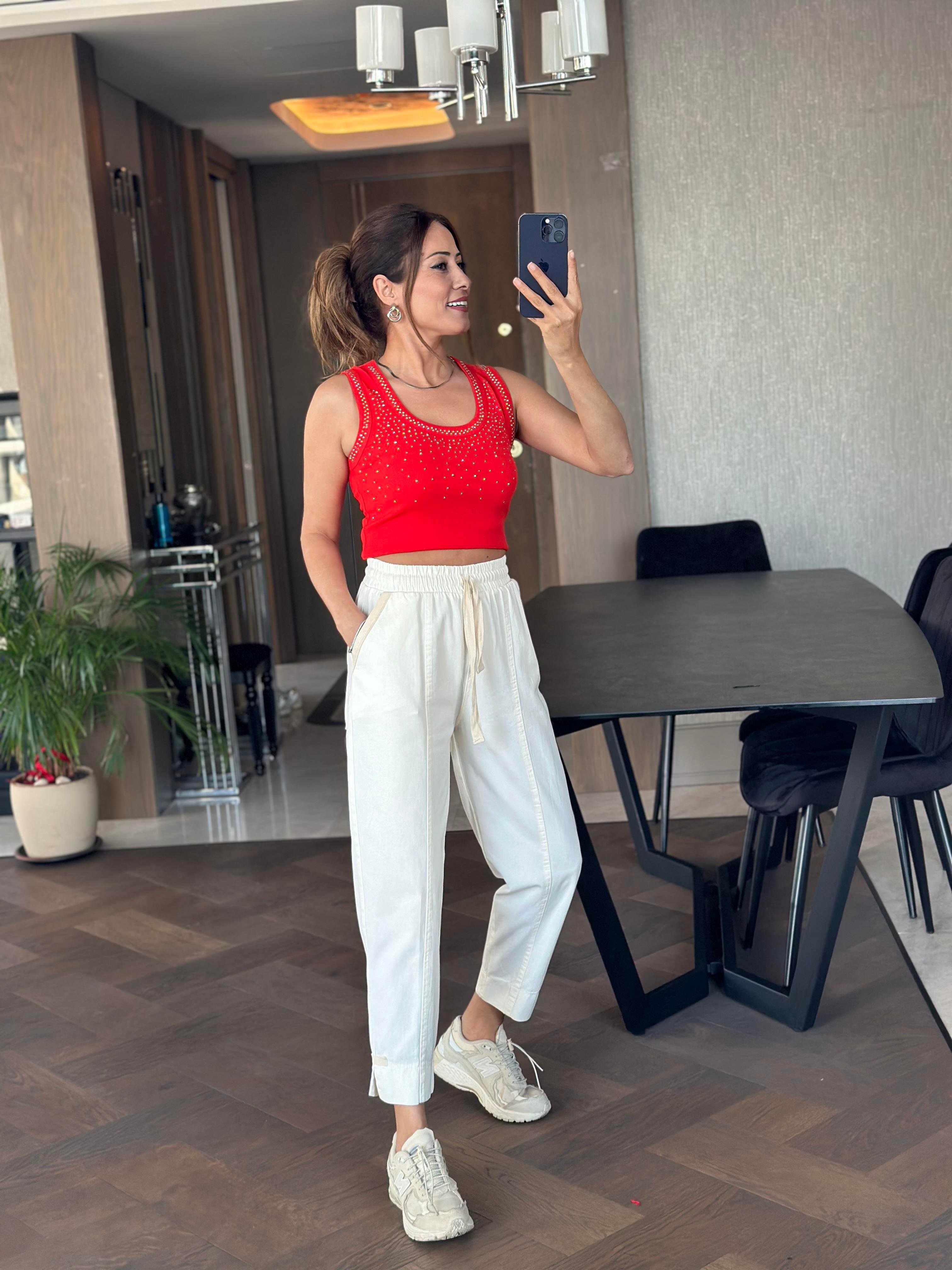 Ekru Gabardin Cebi Biyeli Paçası Minik Yırtmaçlı Kadın Pantolon
