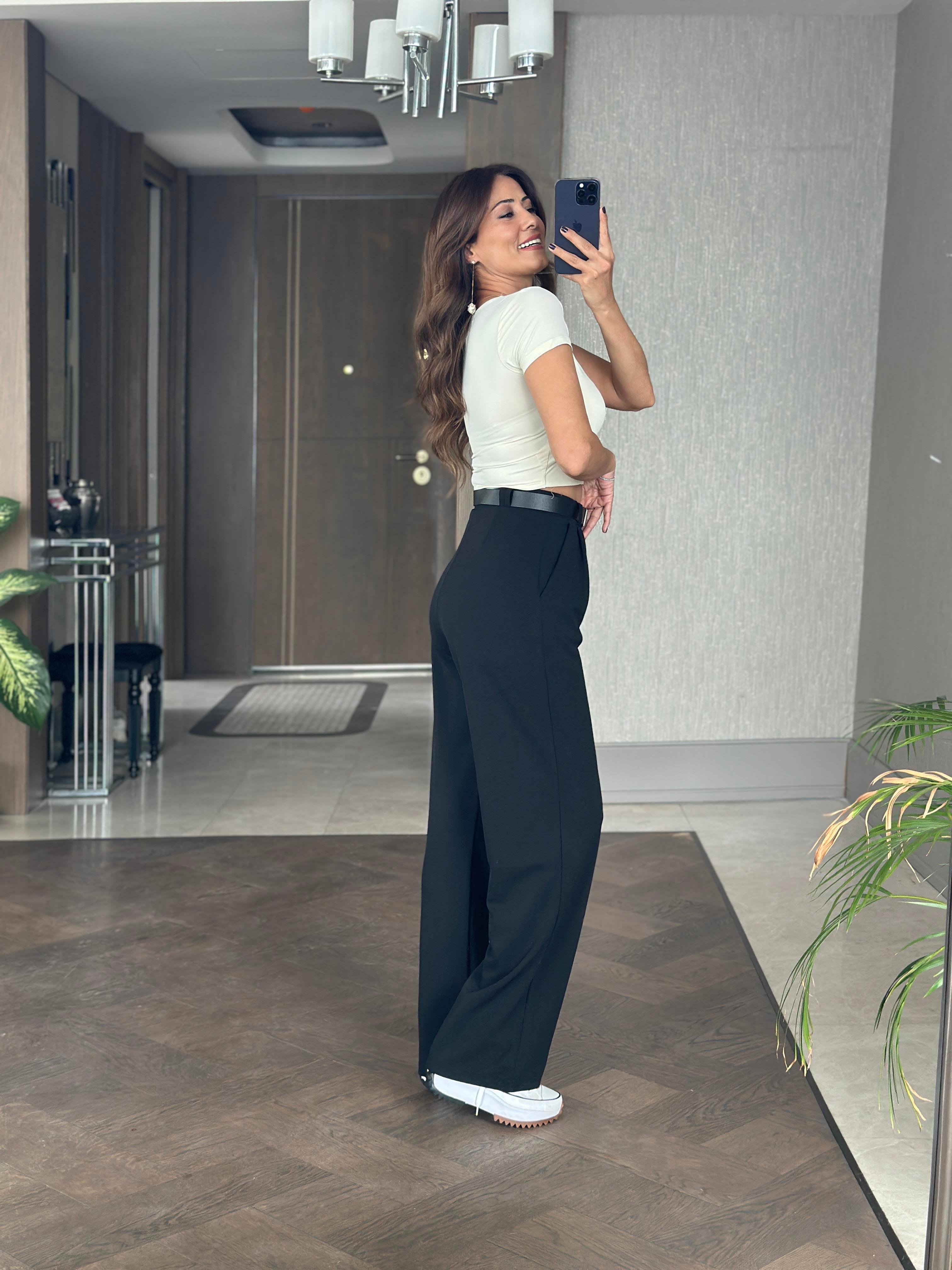 Ekru Karol V Yaka Kısa Kol Kadın Crop Body