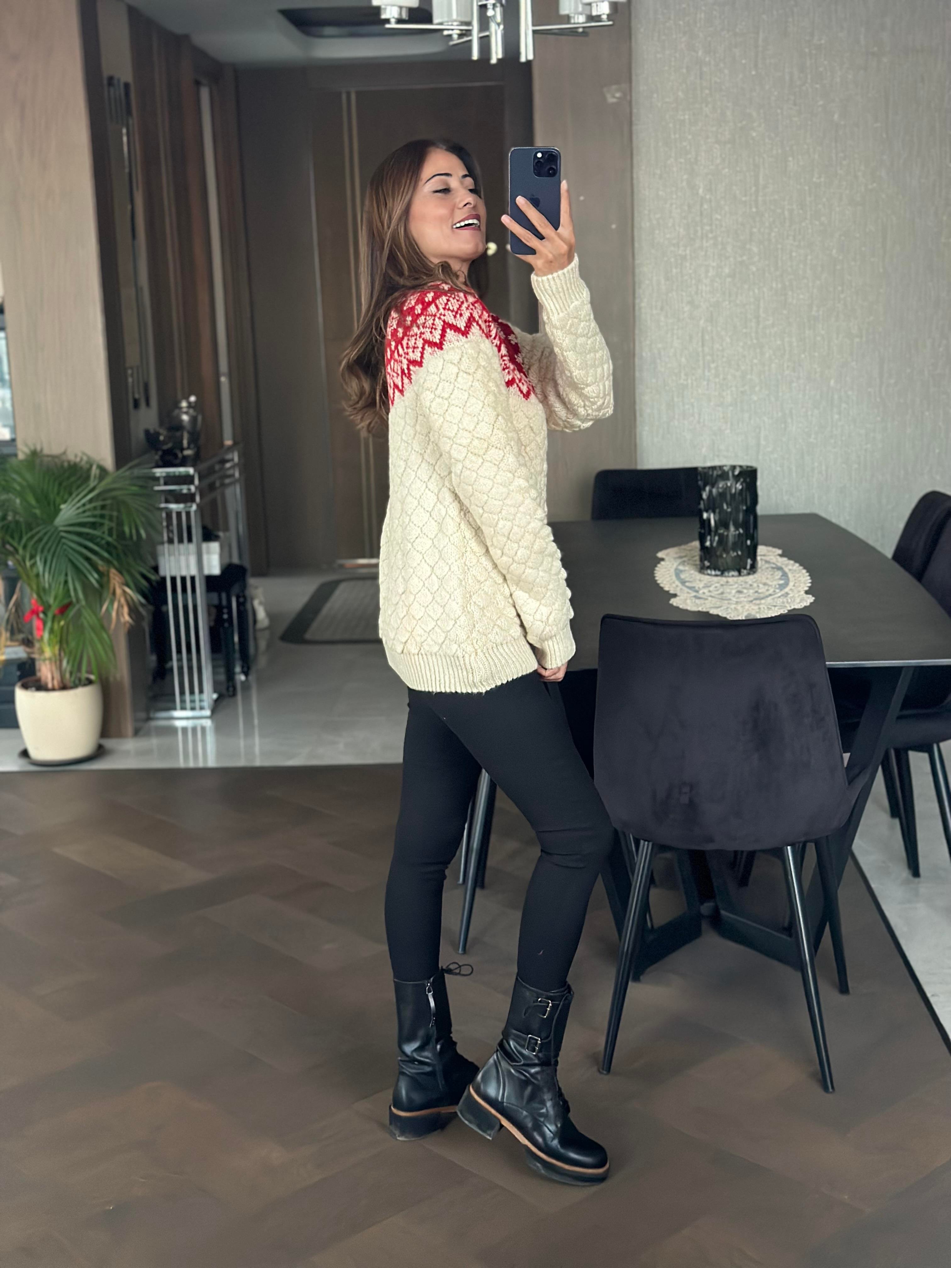 Ekru Kırmız Desenli Marka Model Triko Kadın Kazak