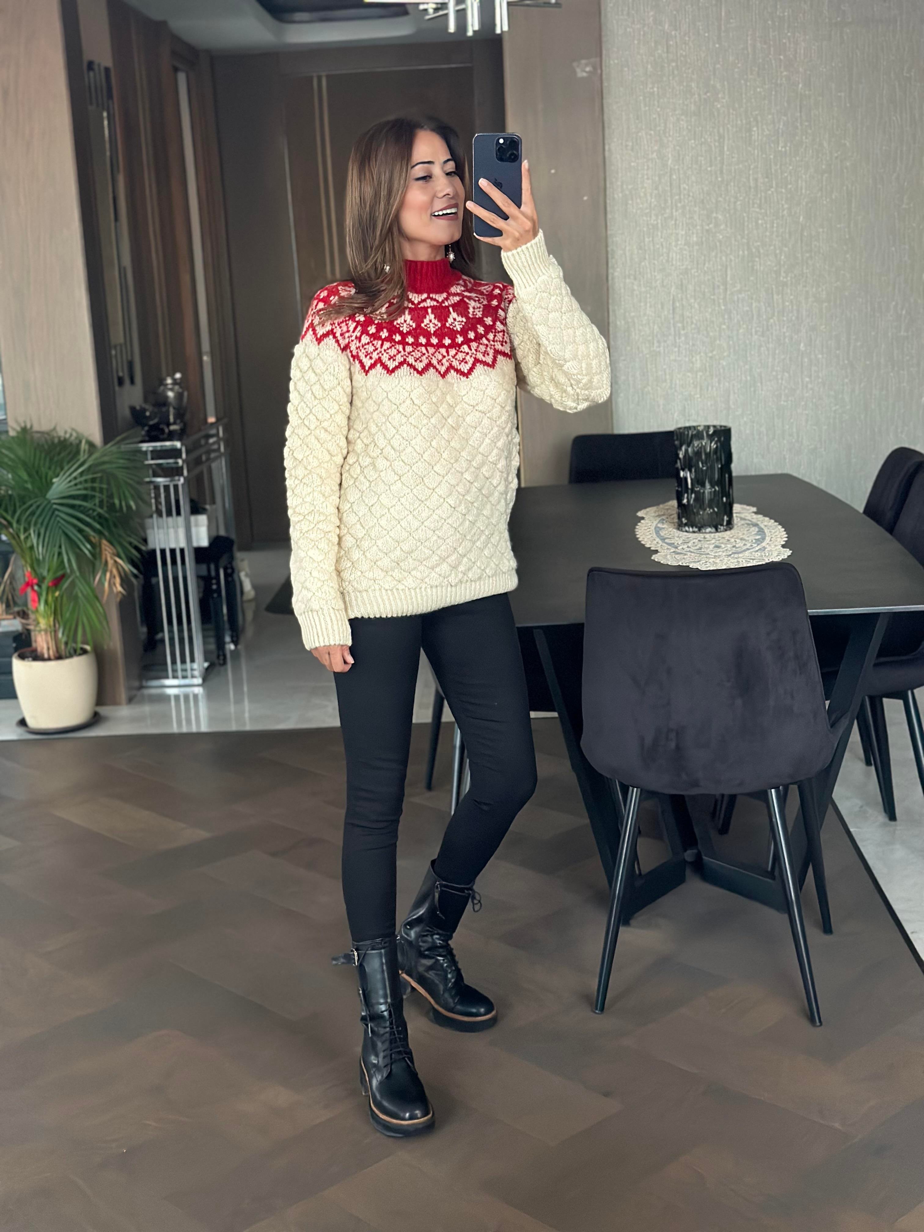 Ekru Kırmız Desenli Marka Model Triko Kadın Kazak