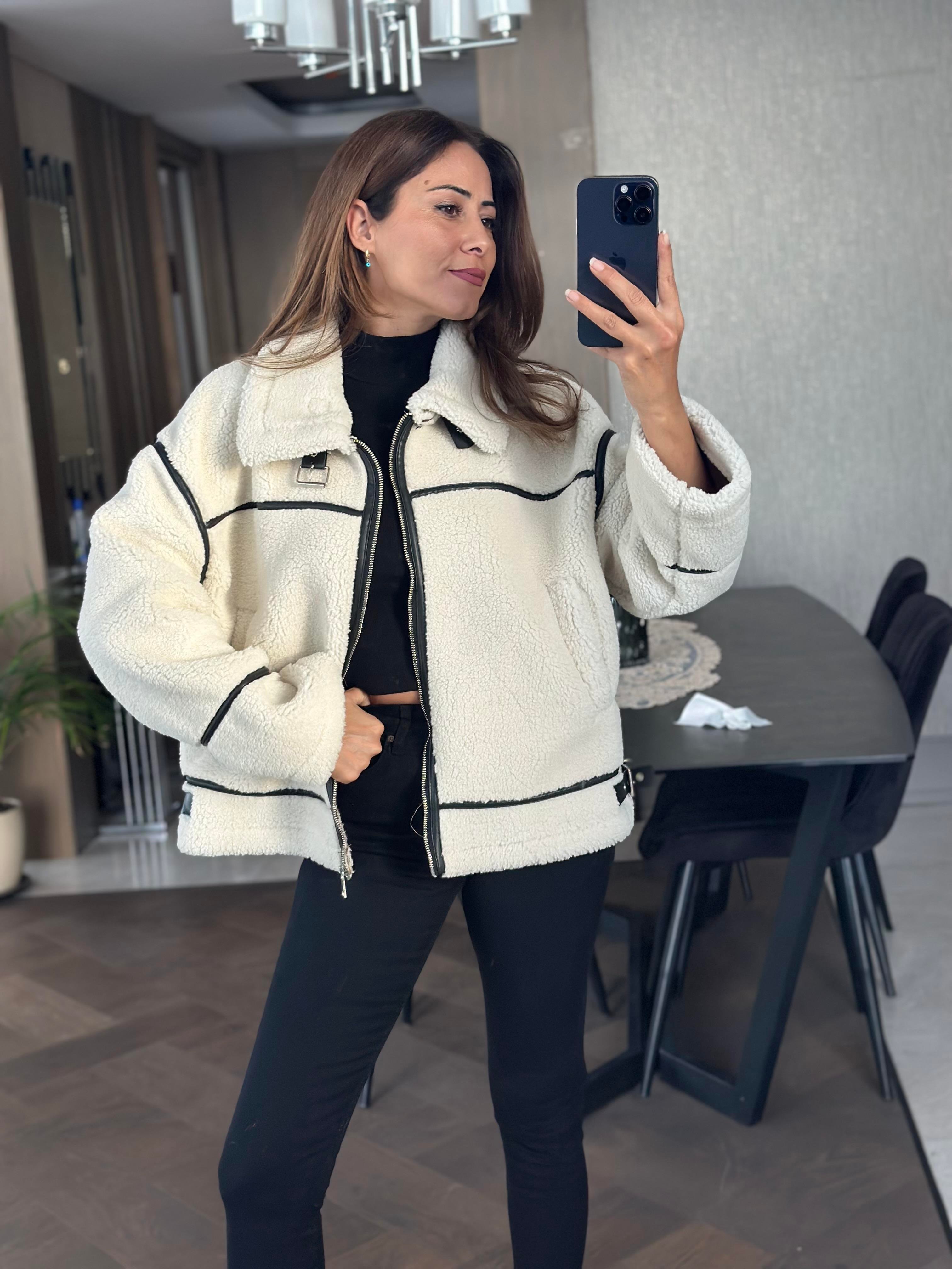 Ekru Ters Detay Lamine Biker Fermuarlı Kadın Mont