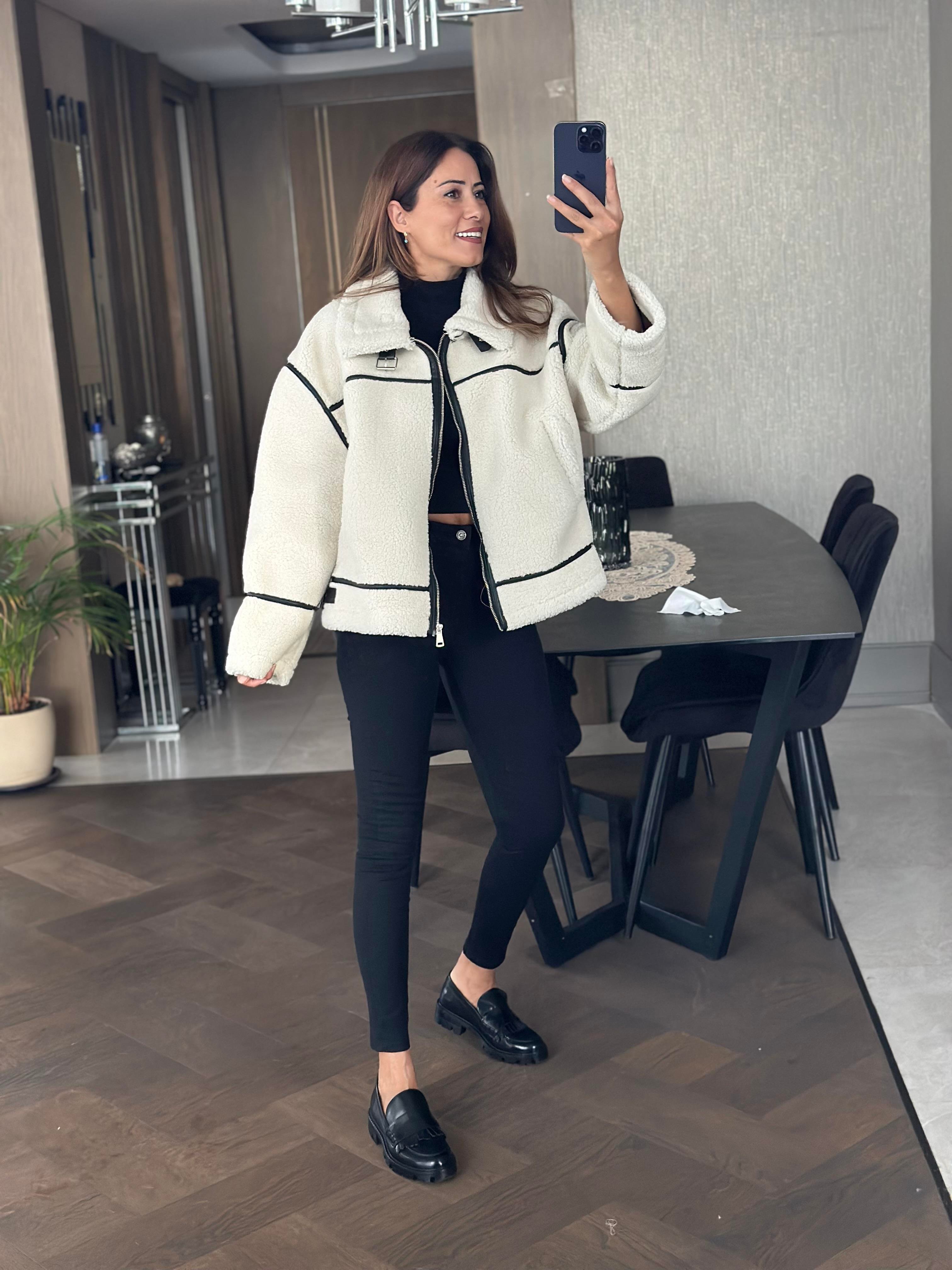 Ekru Ters Detay Lamine Biker Fermuarlı Kadın Mont