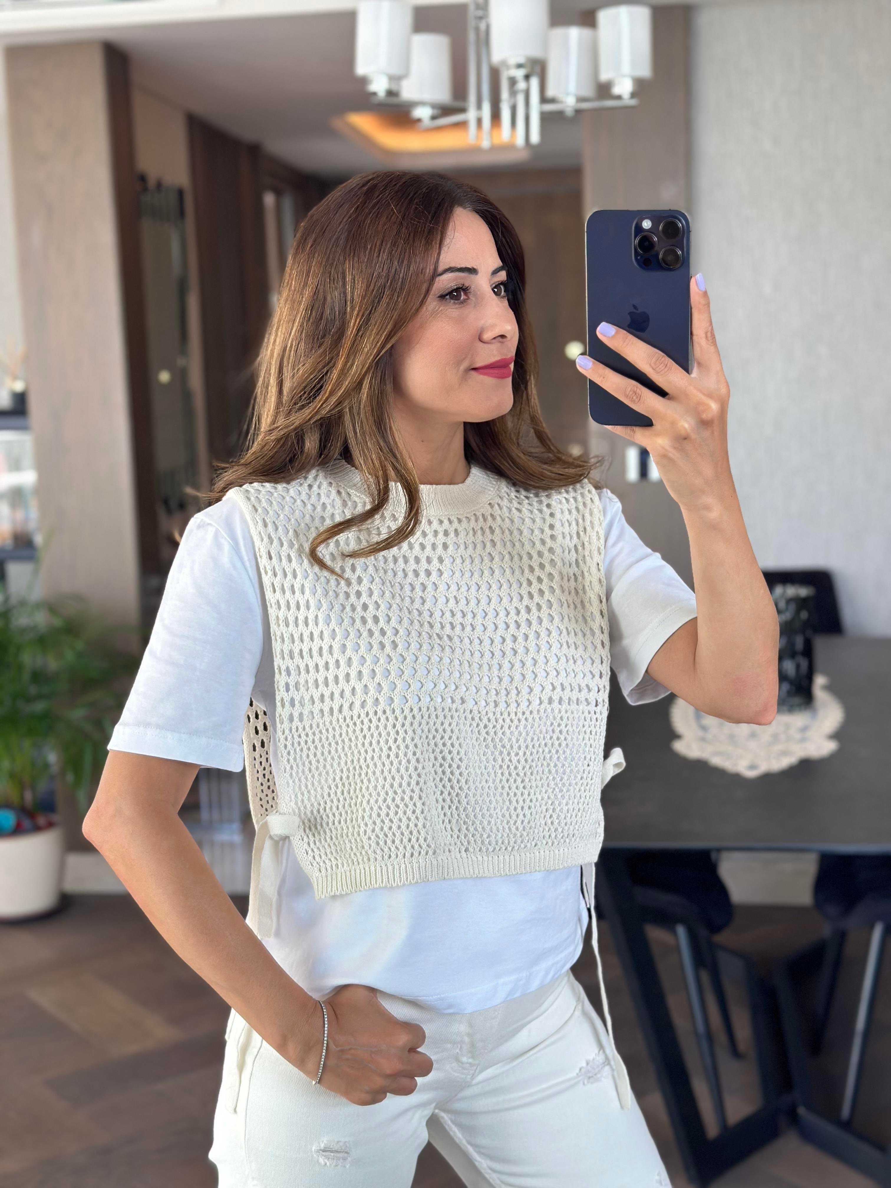 Ekru Triko Garnili Bisiklet Yaka Kadın T-Shirt