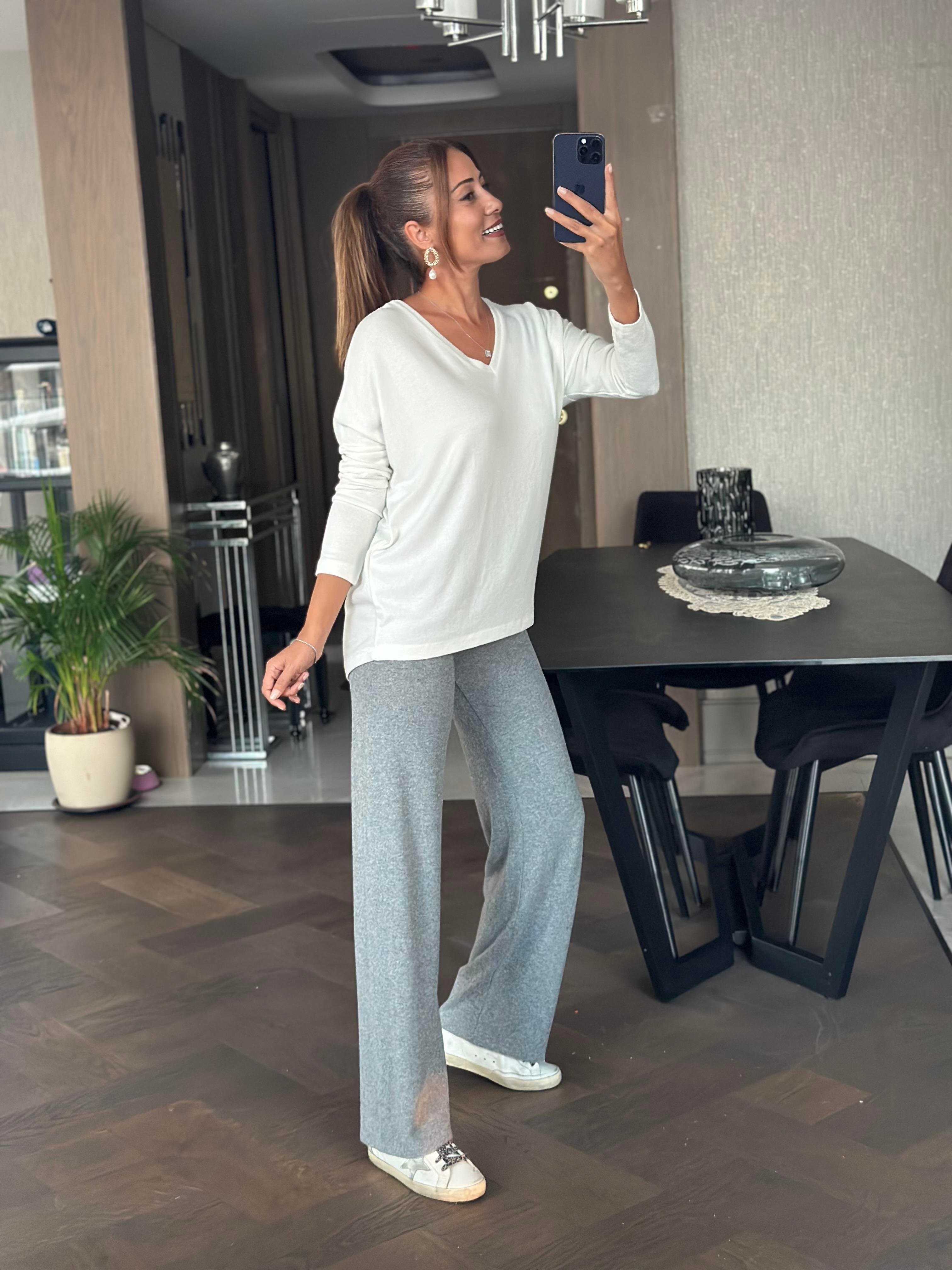 Ekru V Yaka Uzun Kol Yumoş Kadın Bluz
