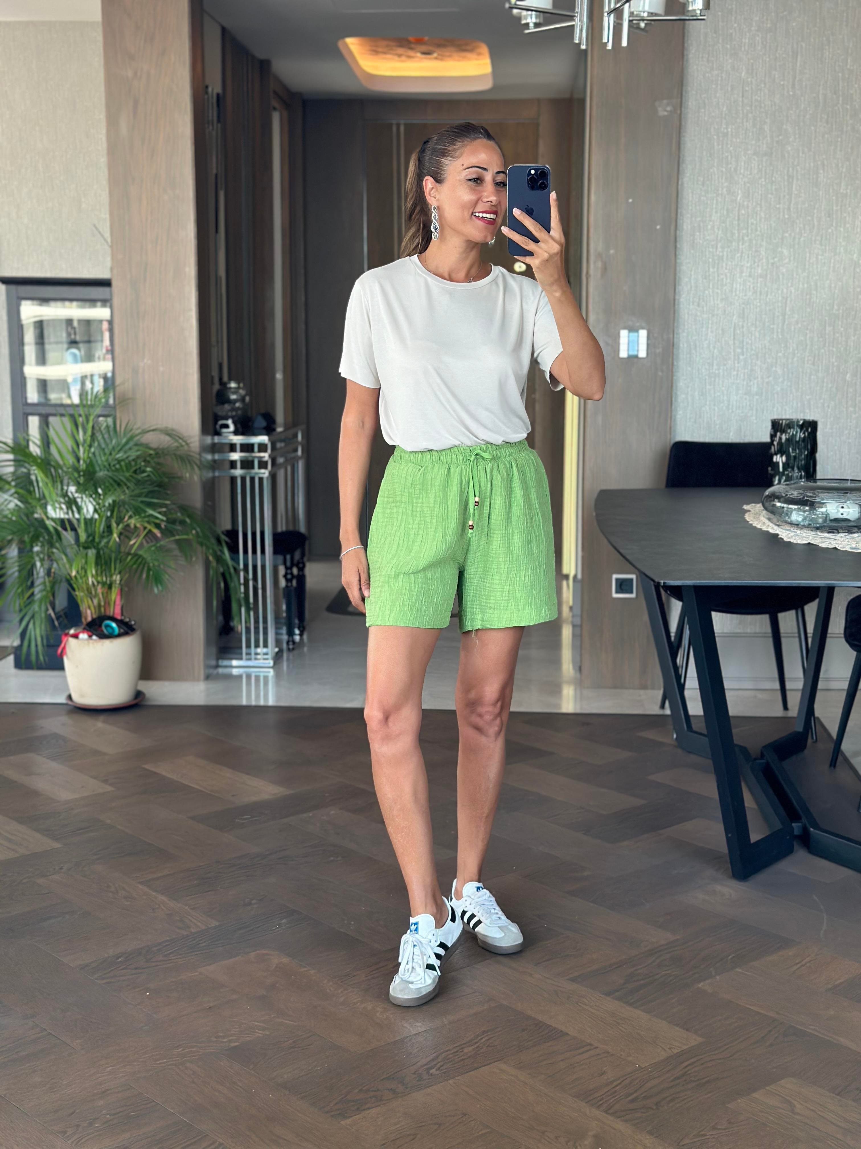 Fıstık Yeşili Bağcığı Boncuklu Cepli Müslin Kumaş Kadın Şort