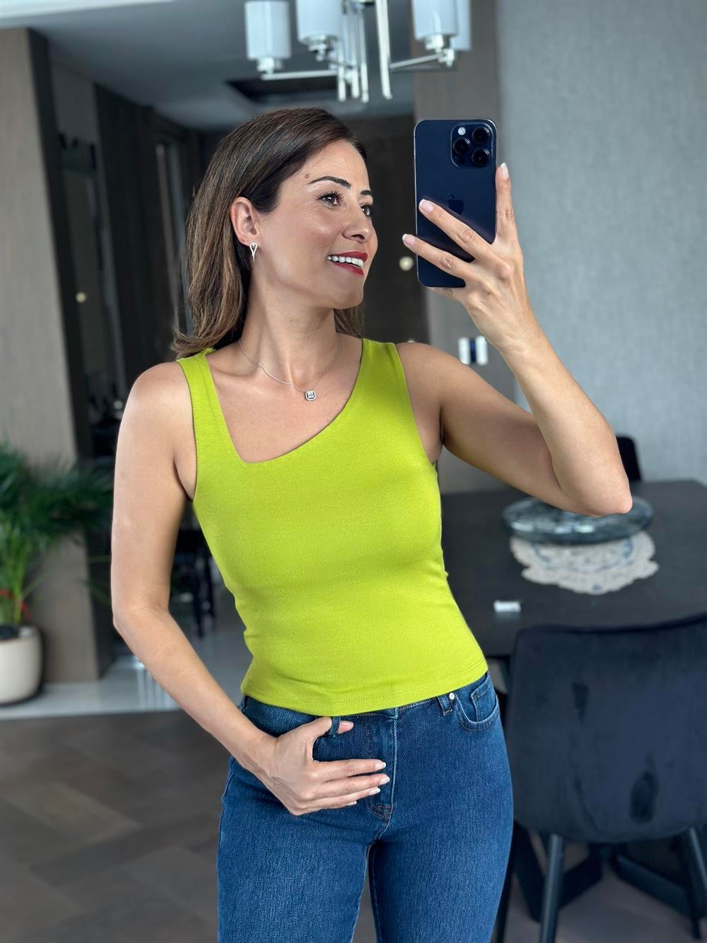 Fıstık Yeşili Yan V Yaka Modal Kadın Atlet