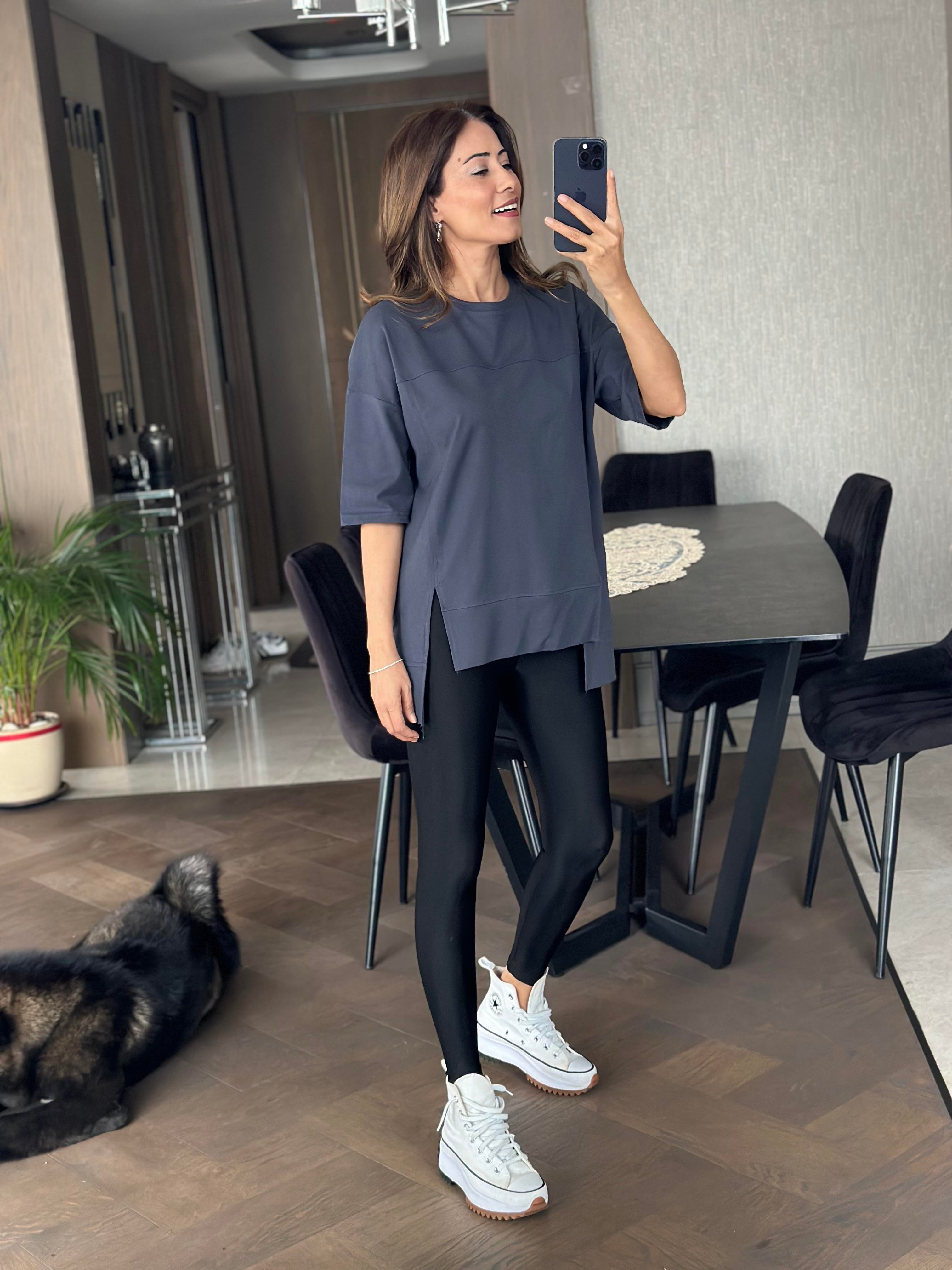 Füme Dikiş Detay Önü Çift Yırtmaçlı Kadın T-Shirt