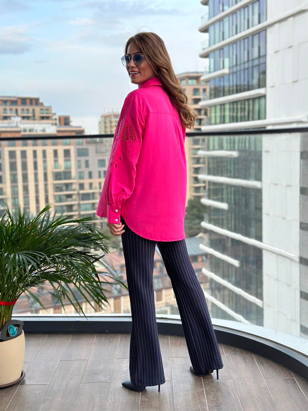 Fuşya Kol İşlemeli Manşeti Taş Düğmeli Kadın Gömlek