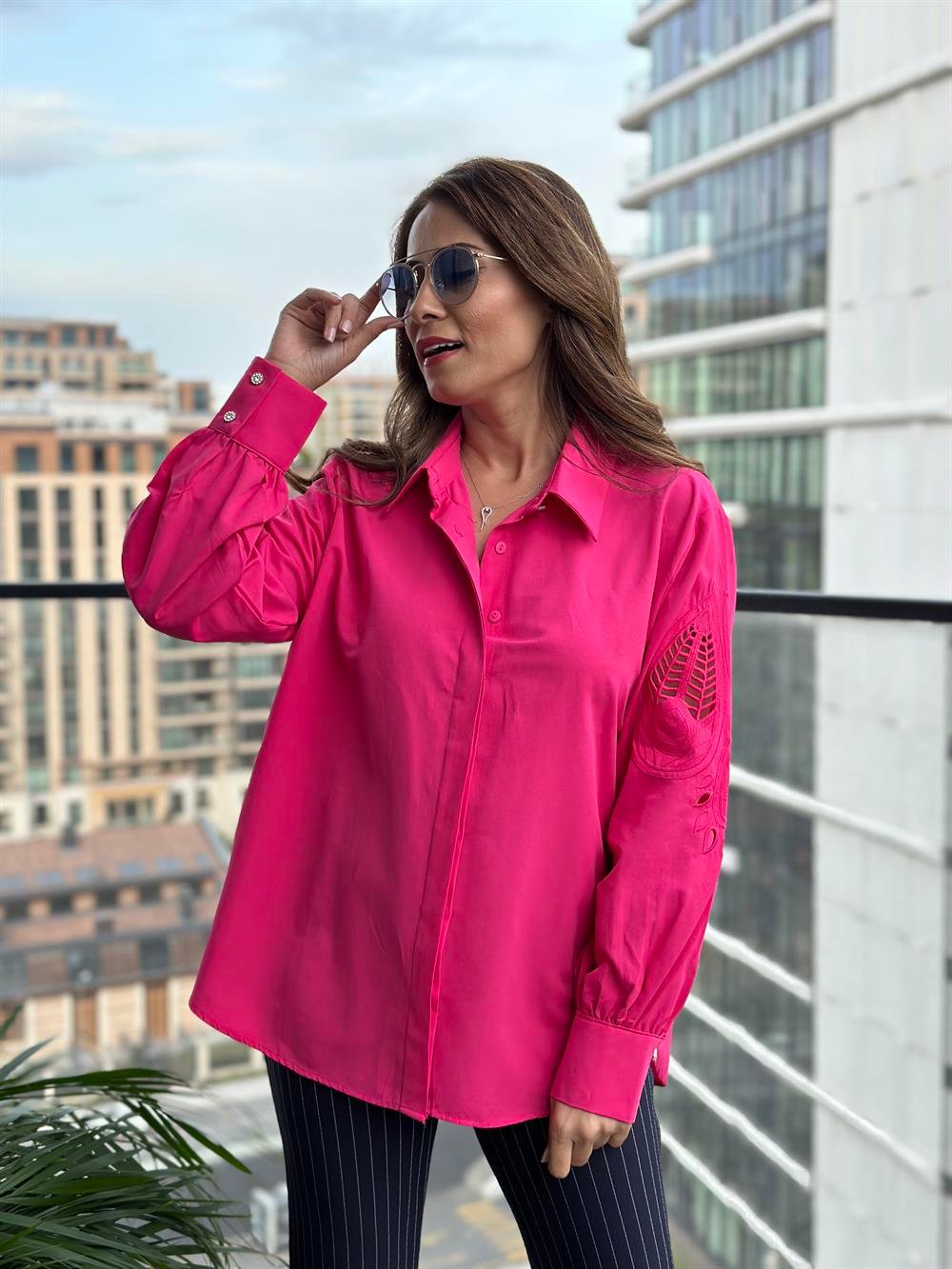 Fuşya Kol İşlemeli Manşeti Taş Düğmeli Kadın Gömlek