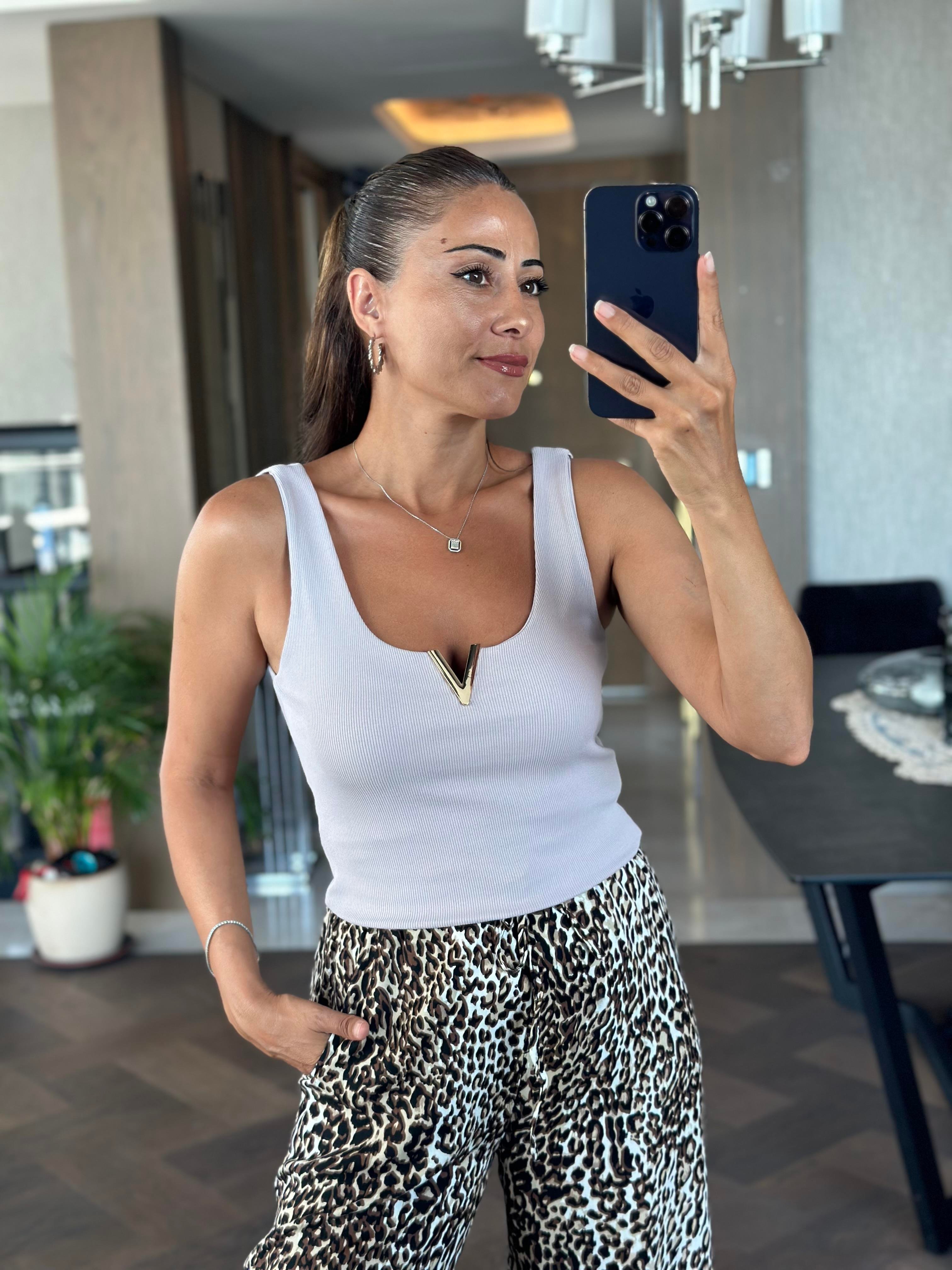 Gri Askılı Yakası Gold V Demirli Kaşkorse Kadın Body