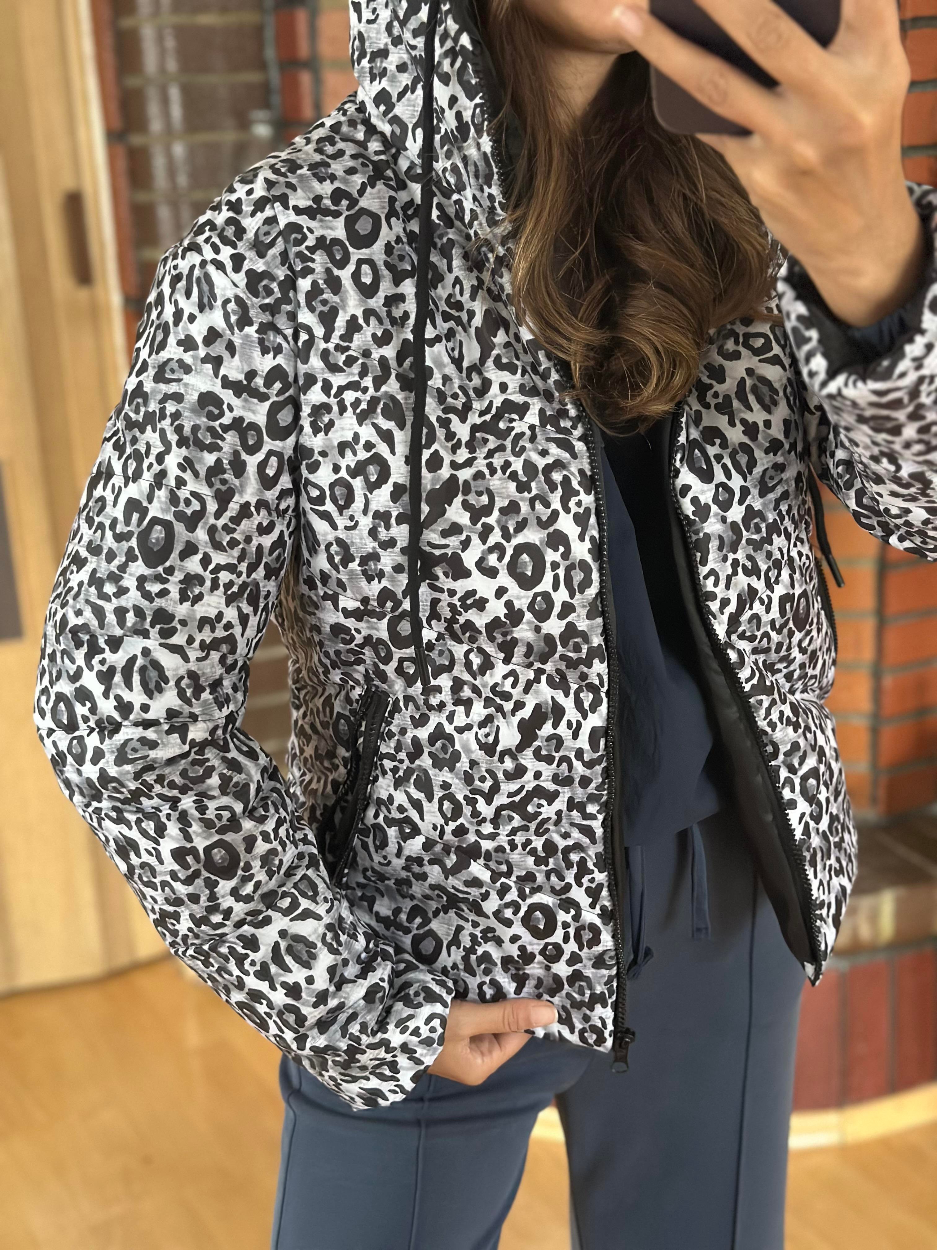 Gri Leopar Desen Kapüşonlu Kadın Şişme Mont