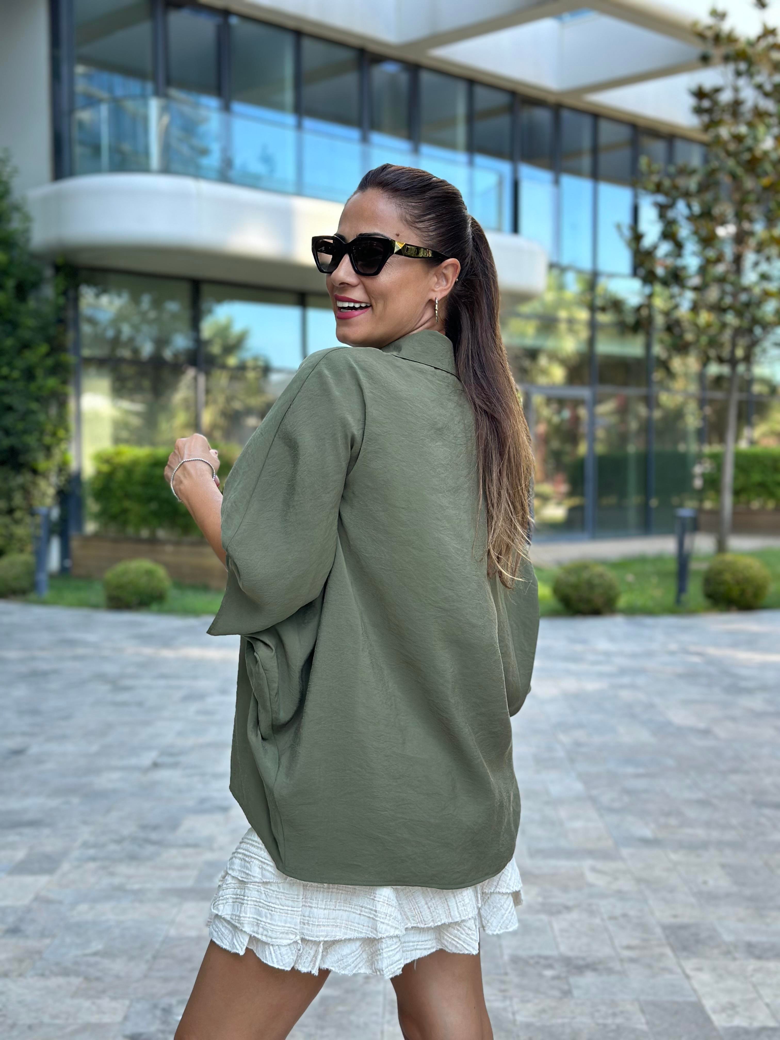 Haki Çift Cepli Yarasa Kol Tnsel Kadın Gömlek