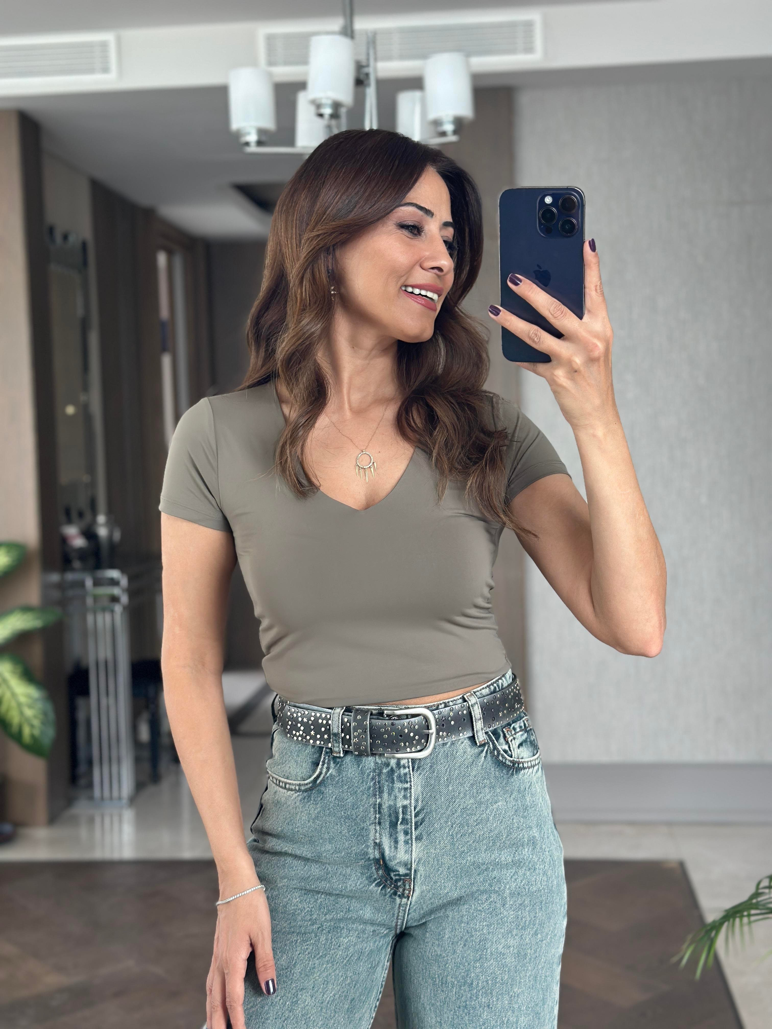 Haki Karol V Yaka Kısa Kol Kadın Crop Body