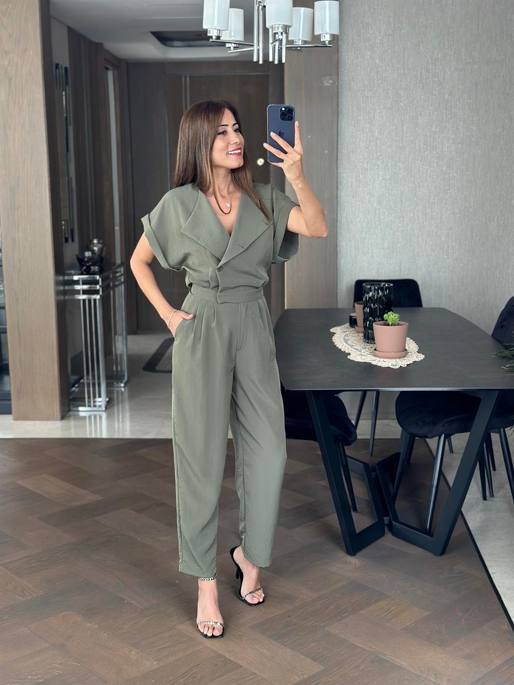 Haki Tensel Havuç Model Önü Düğmeli Kadın Tulum