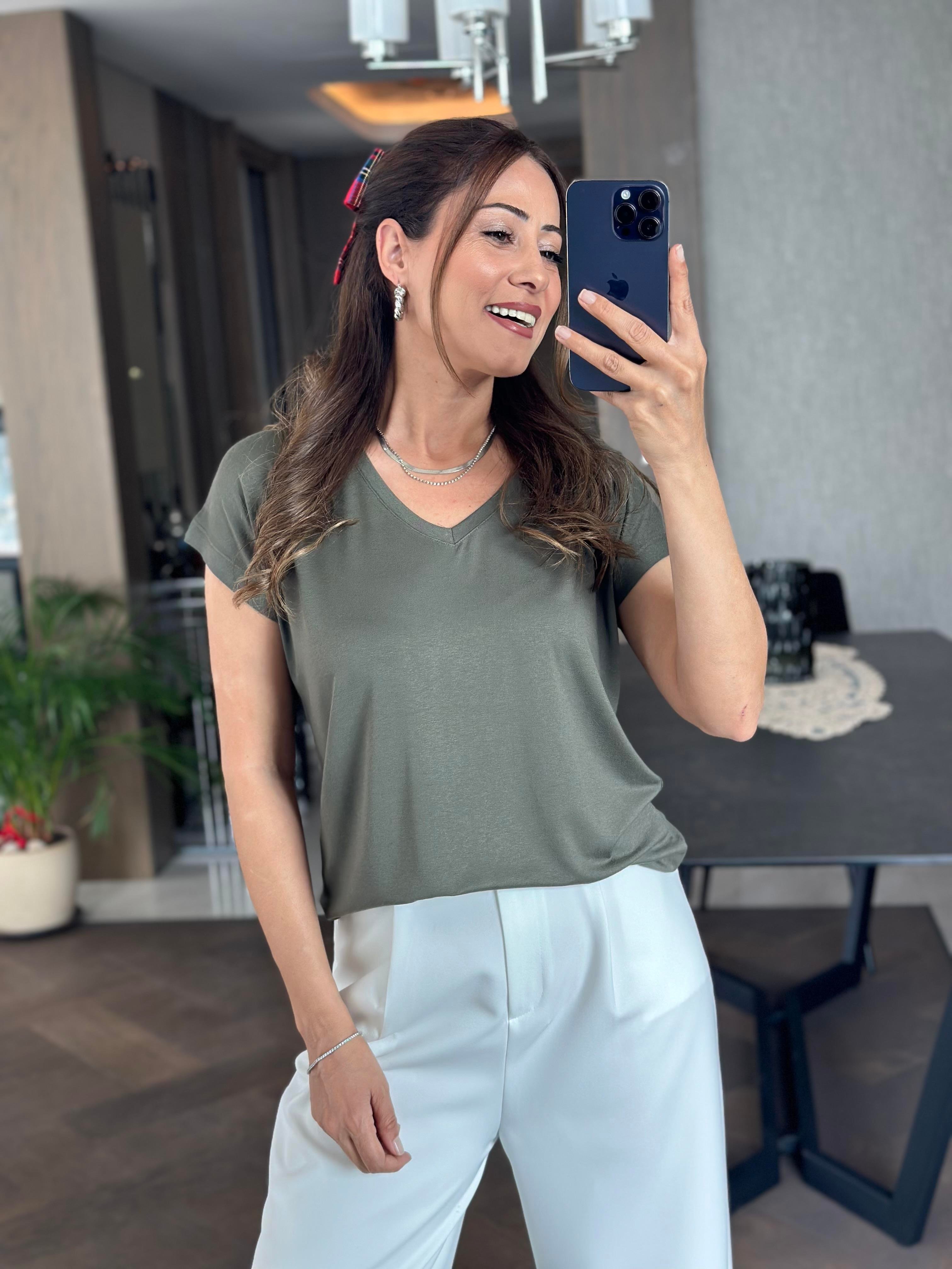 Haki V Yaka Kısa Yarasa Kol Basic Kadın T-Shirt