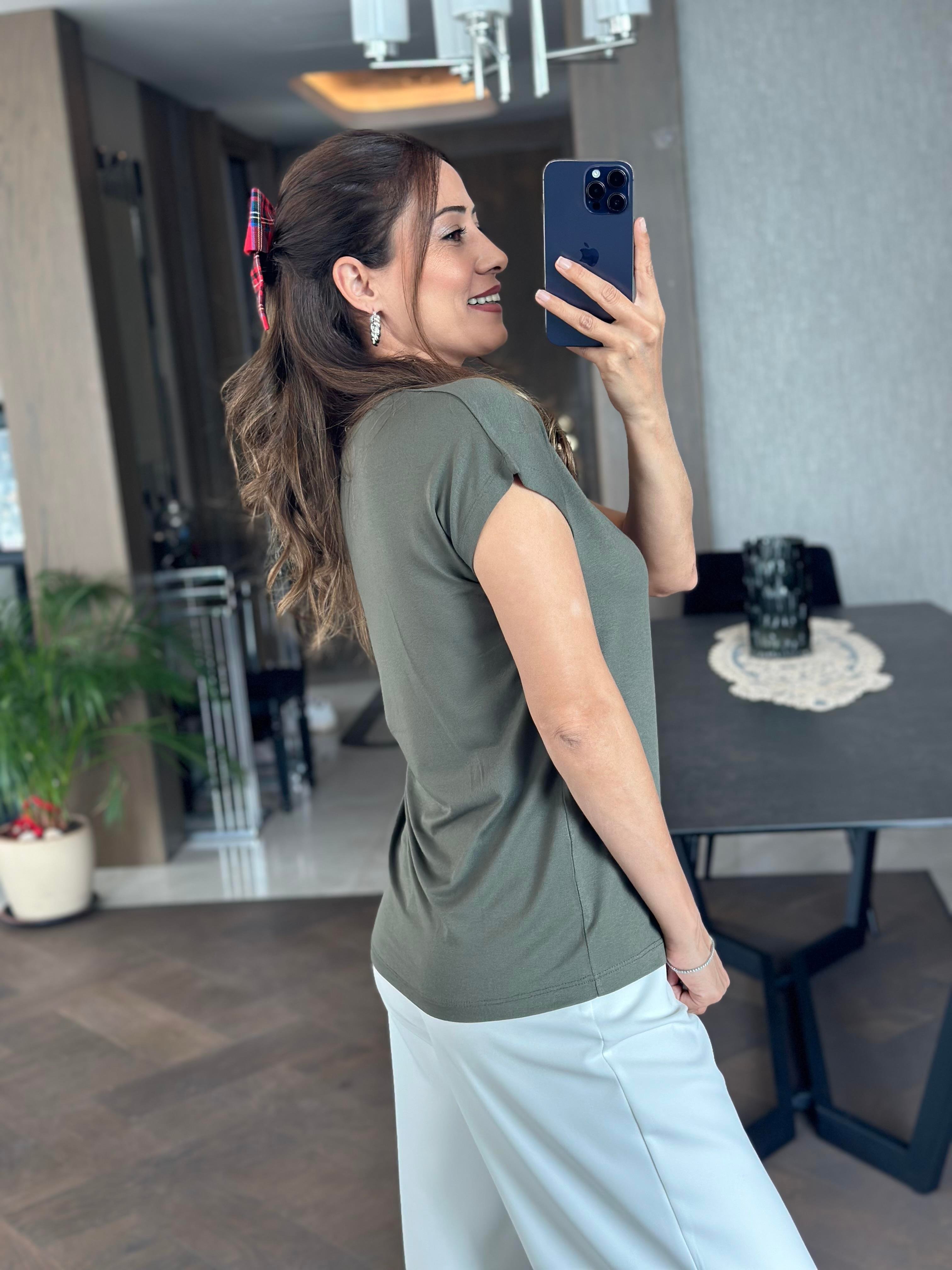 Haki V Yaka Kısa Yarasa Kol Basic Kadın T-Shirt