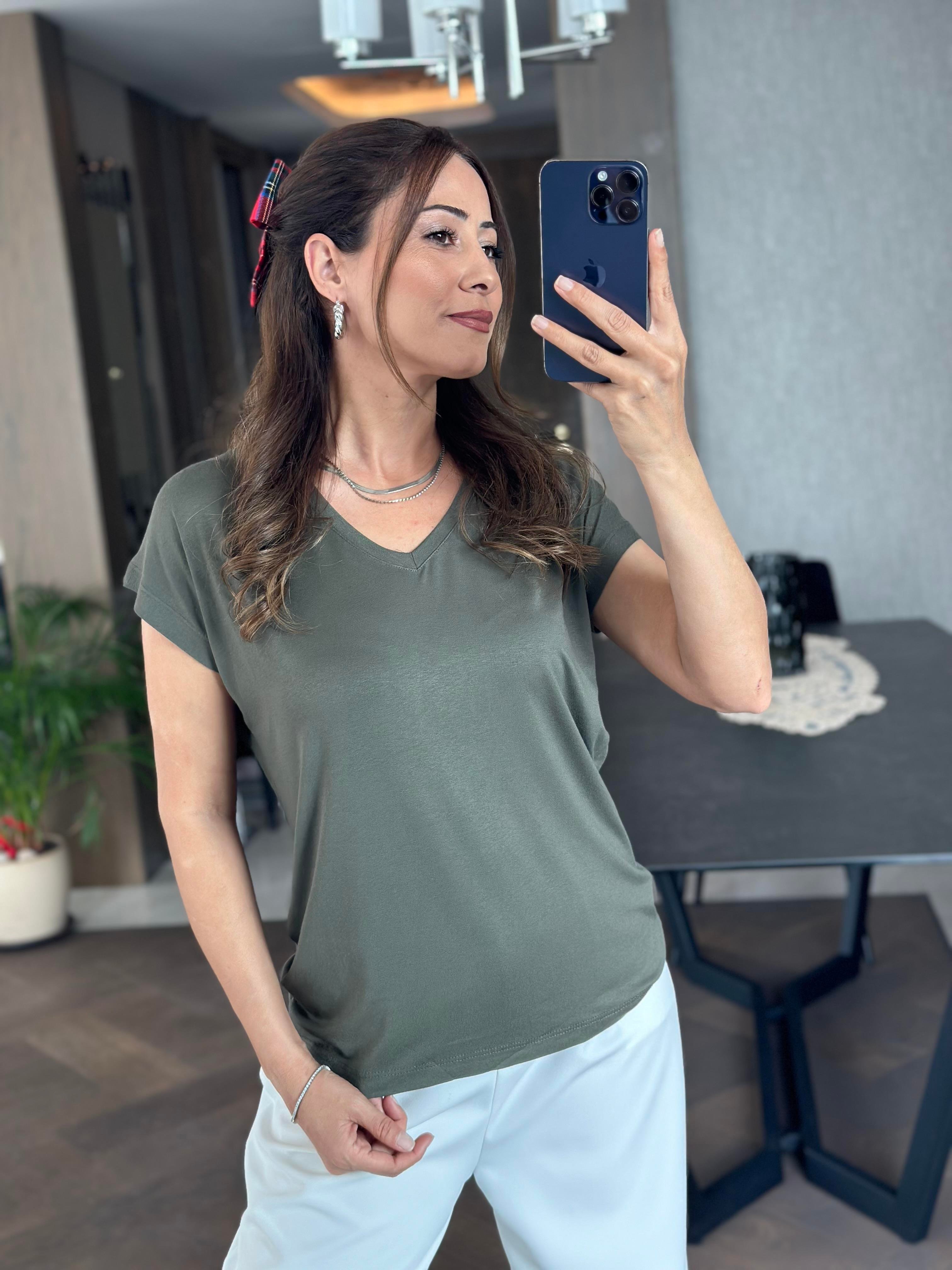 Haki V Yaka Kısa Yarasa Kol Basic Kadın T-Shirt