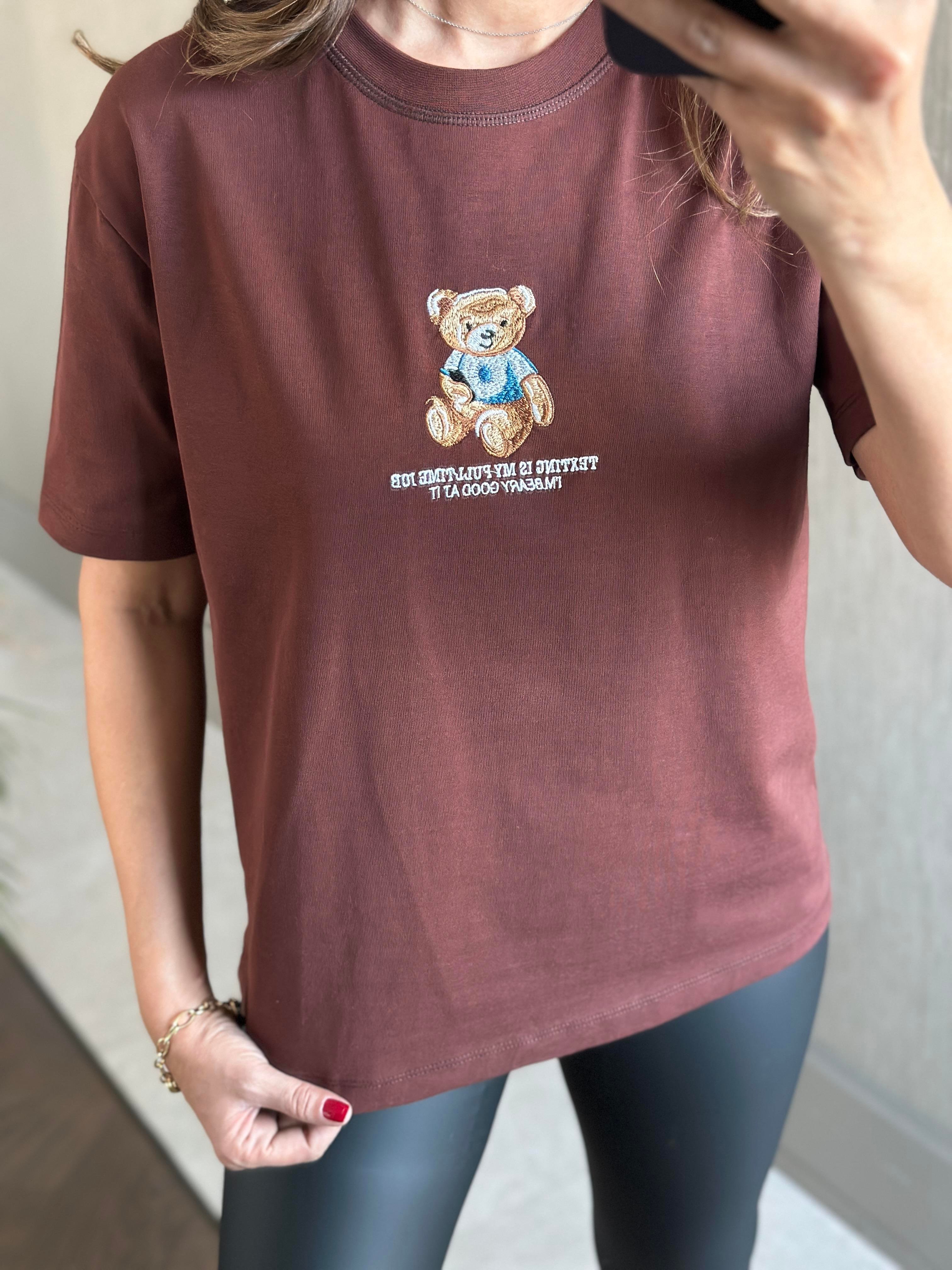 Kahverengi Ayıcık Nakışlı Bisiklet Yaka Kadın T-Shirt