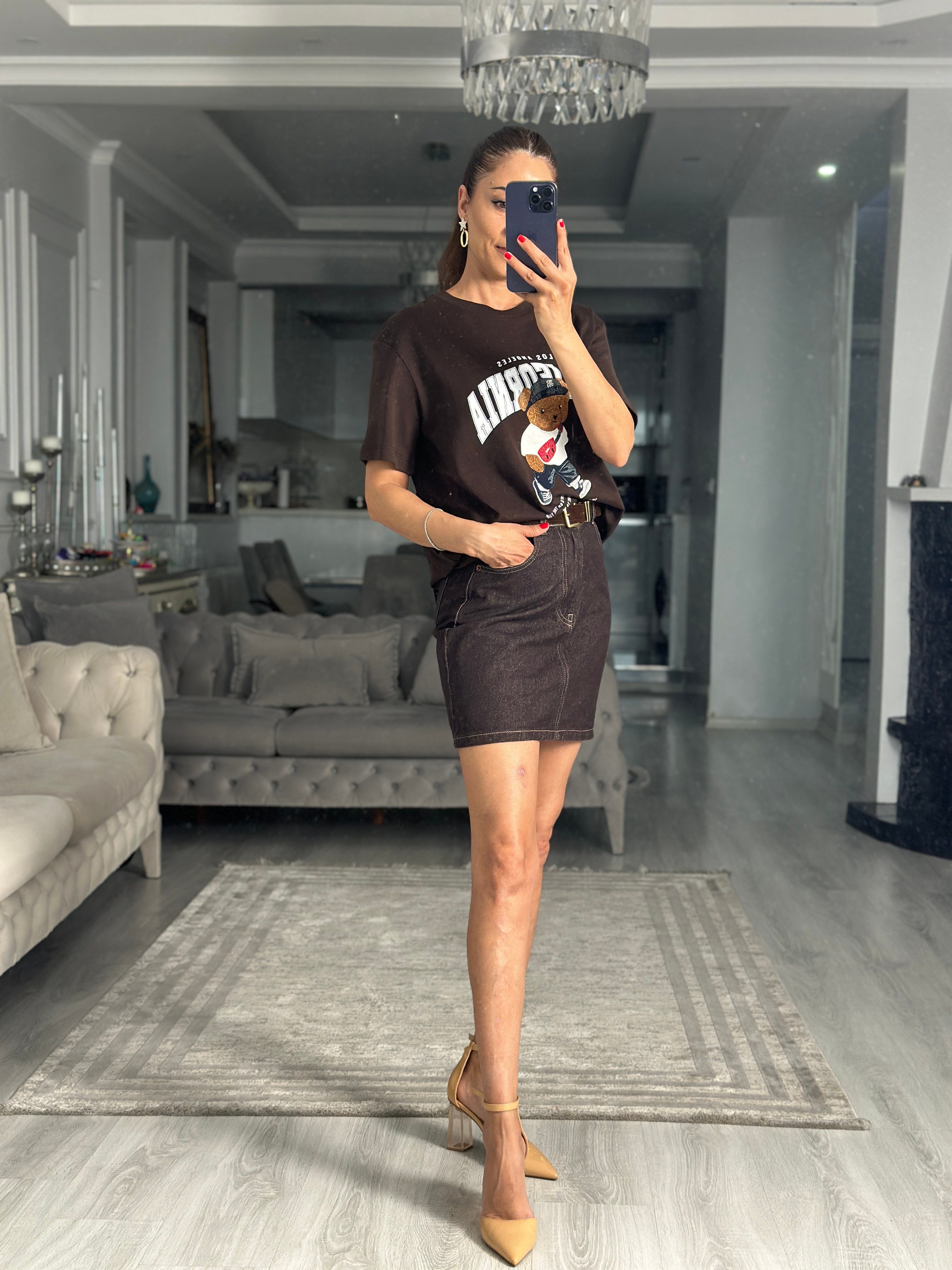Kahverengi Ayıcık Nakışlı Bisiklet Yaka Kadın T-Shirt