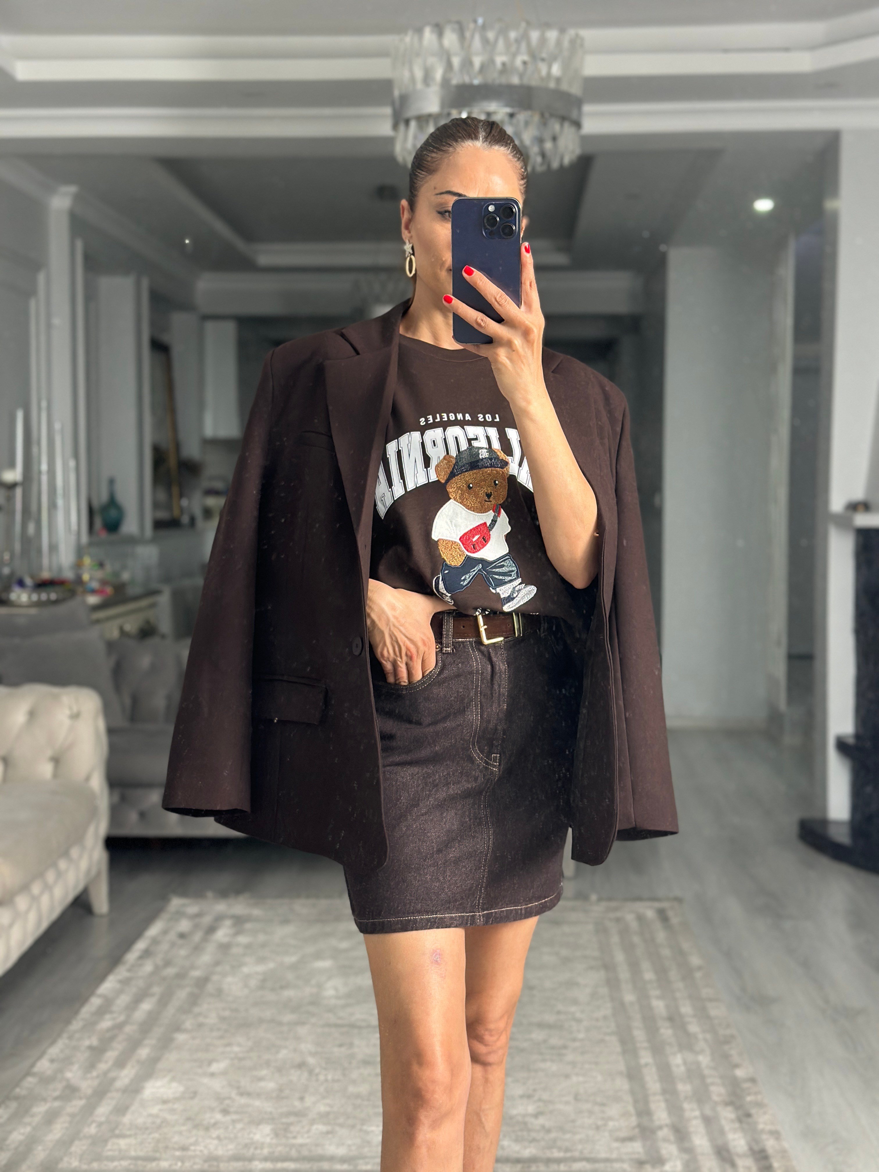 Kahverengi Ayıcık Nakışlı Bisiklet Yaka Kadın T-Shirt