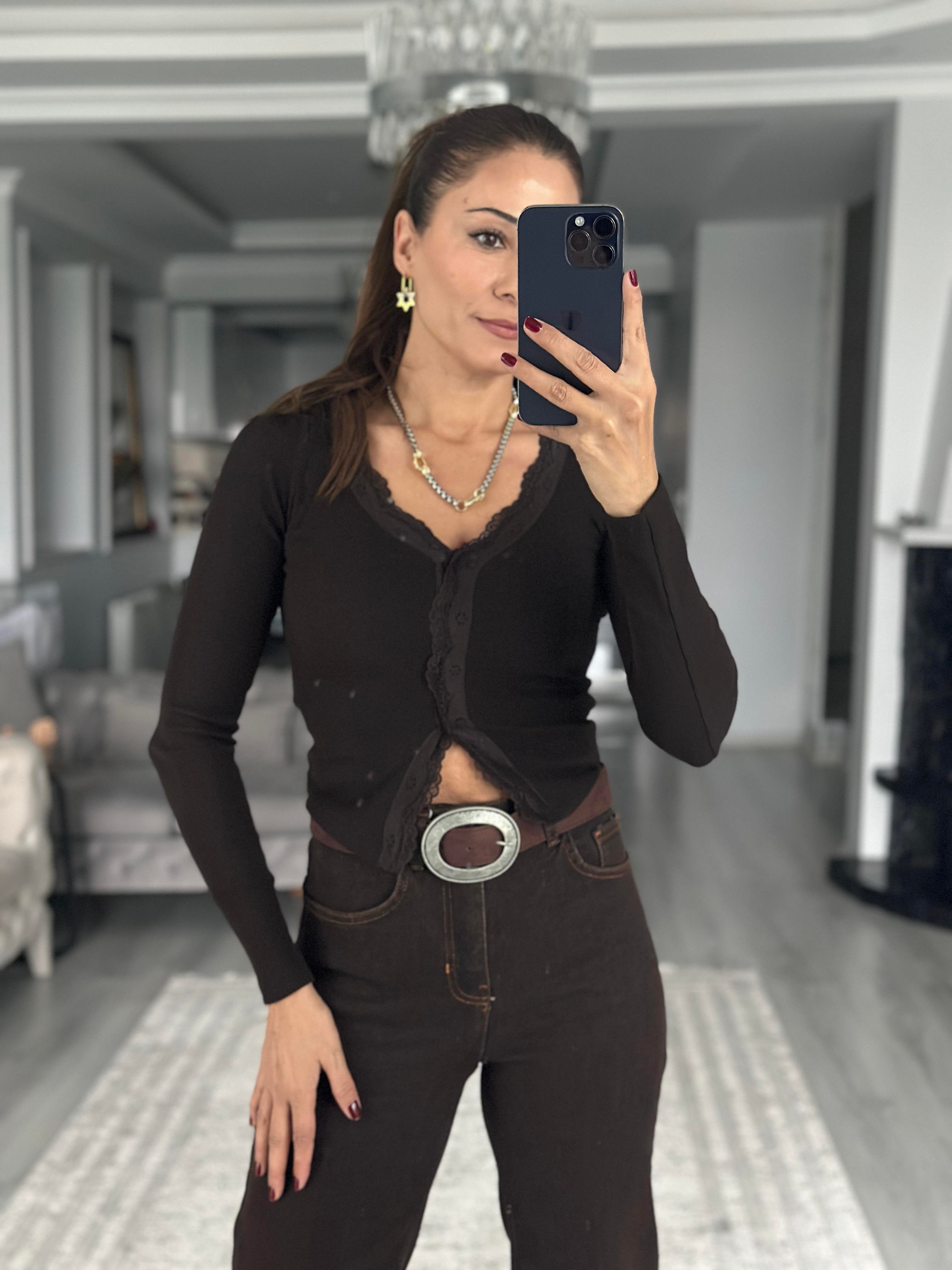 Kahverengi Dantel Şeritli V Yaka Bluz