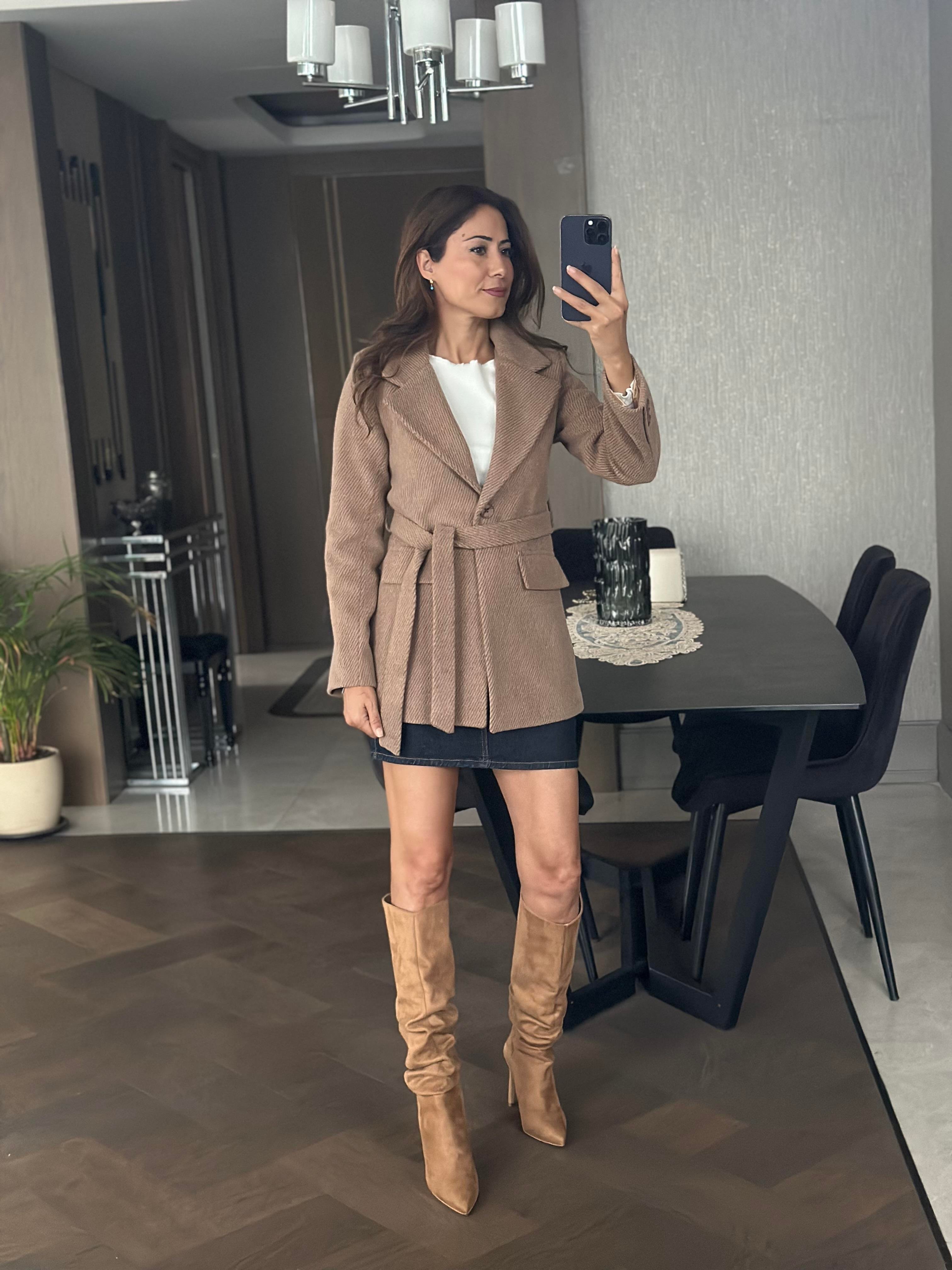 Kahverengi Dokulu Kaşe Vatkalı Kuşaklı Kadın Ceket