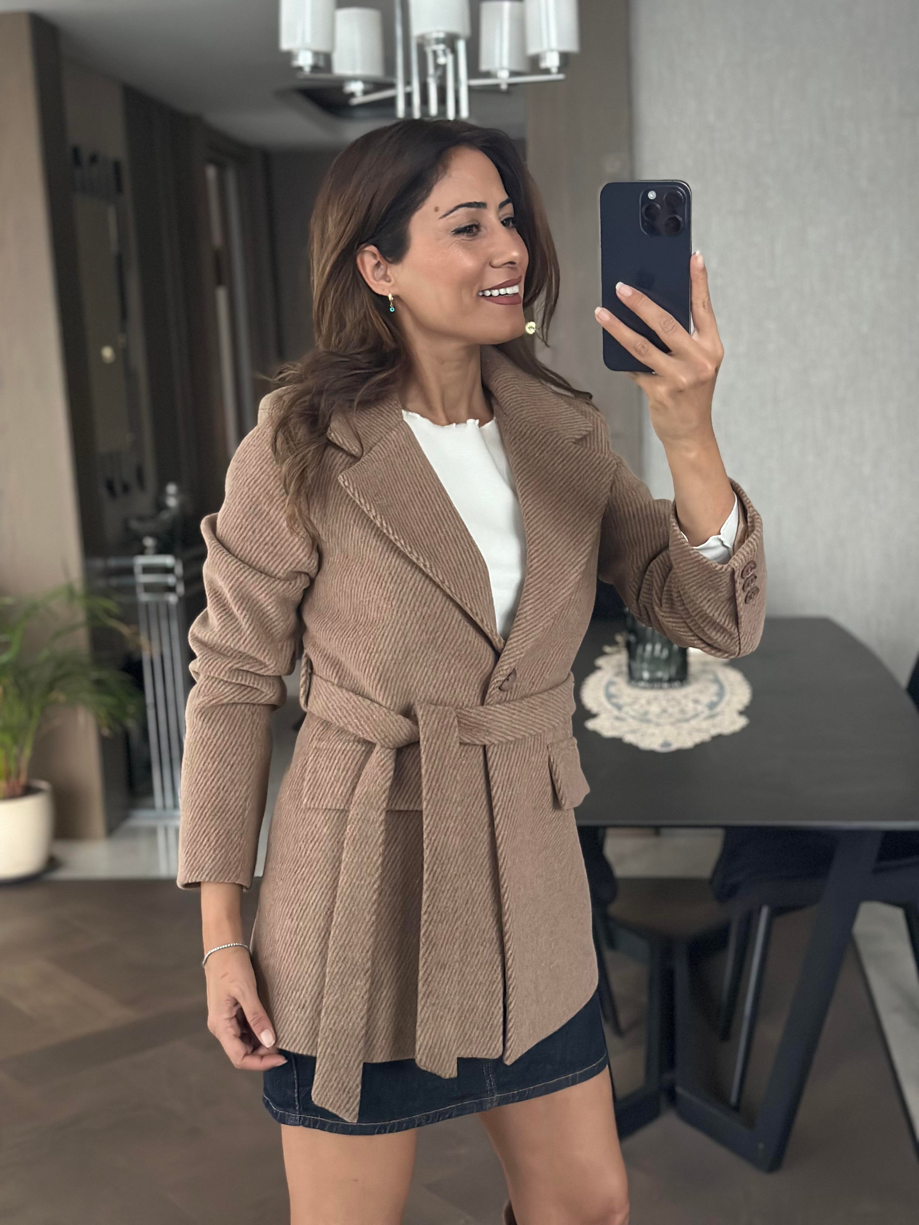 Kahverengi Dokulu Kaşe Vatkalı Kuşaklı Kadın Ceket