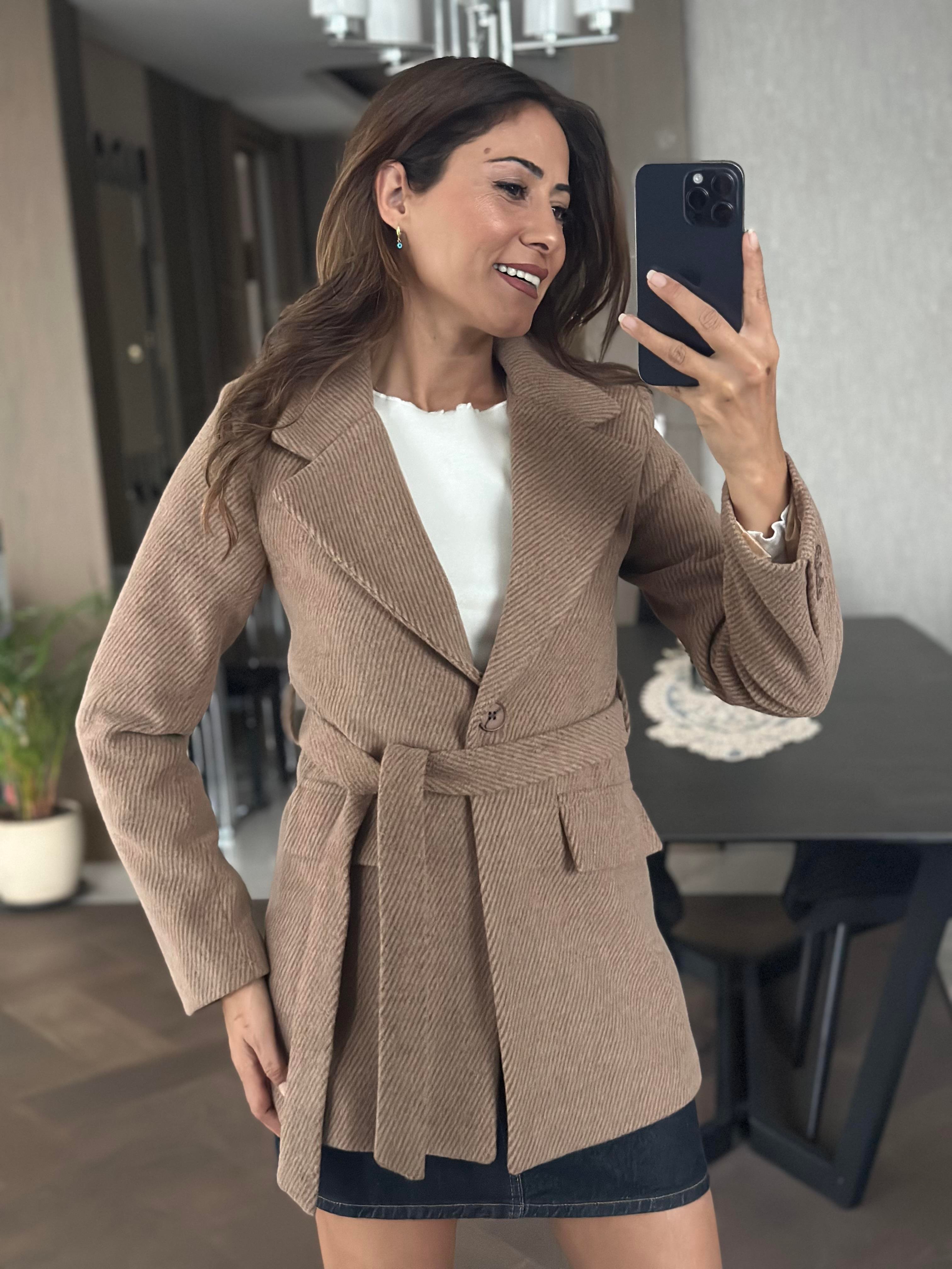 Kahverengi Dokulu Kaşe Vatkalı Kuşaklı Kadın Ceket