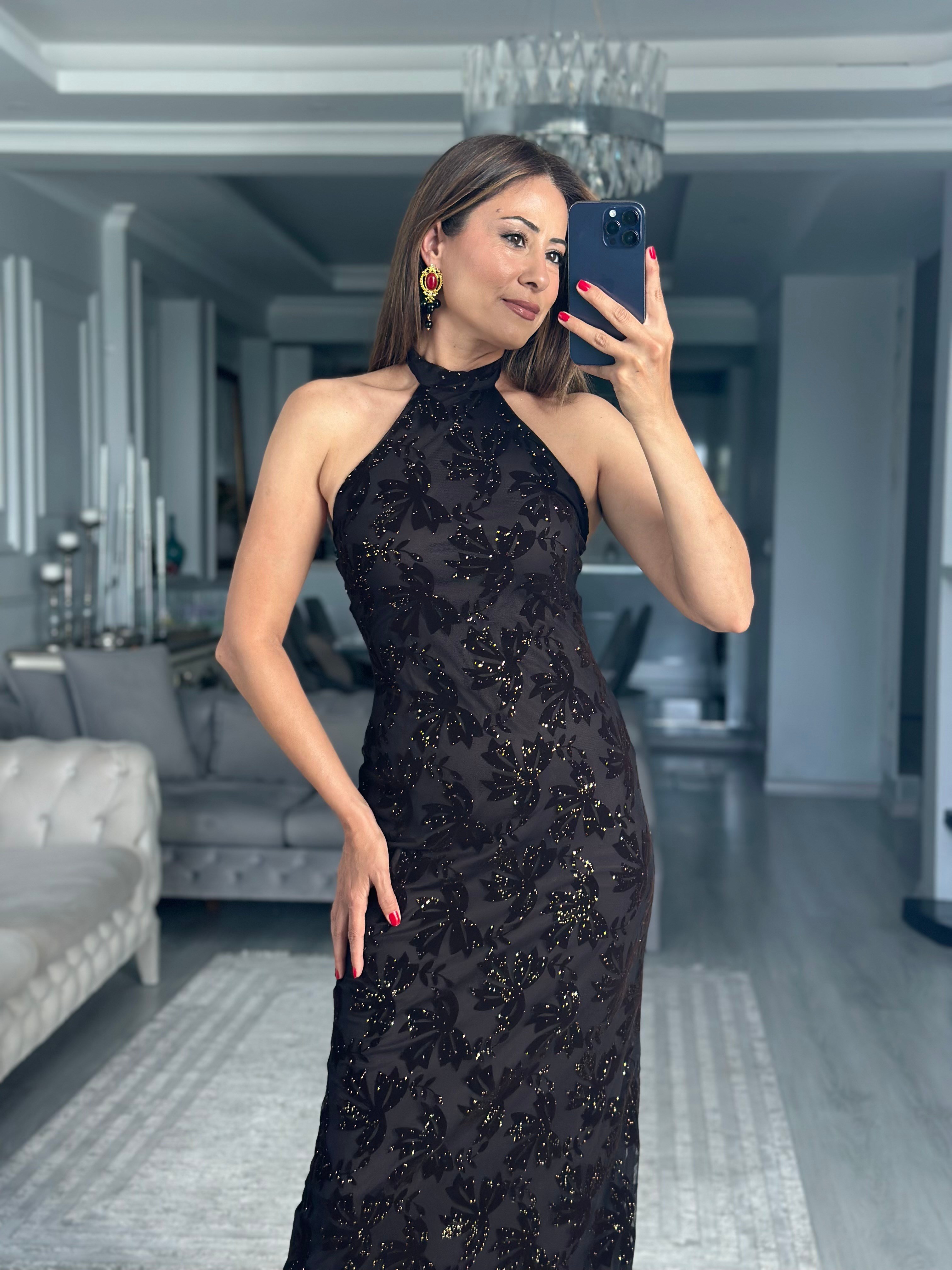 Kahverengi Gold Simli Halter Yaka Maxi Boy Kadın Elbise