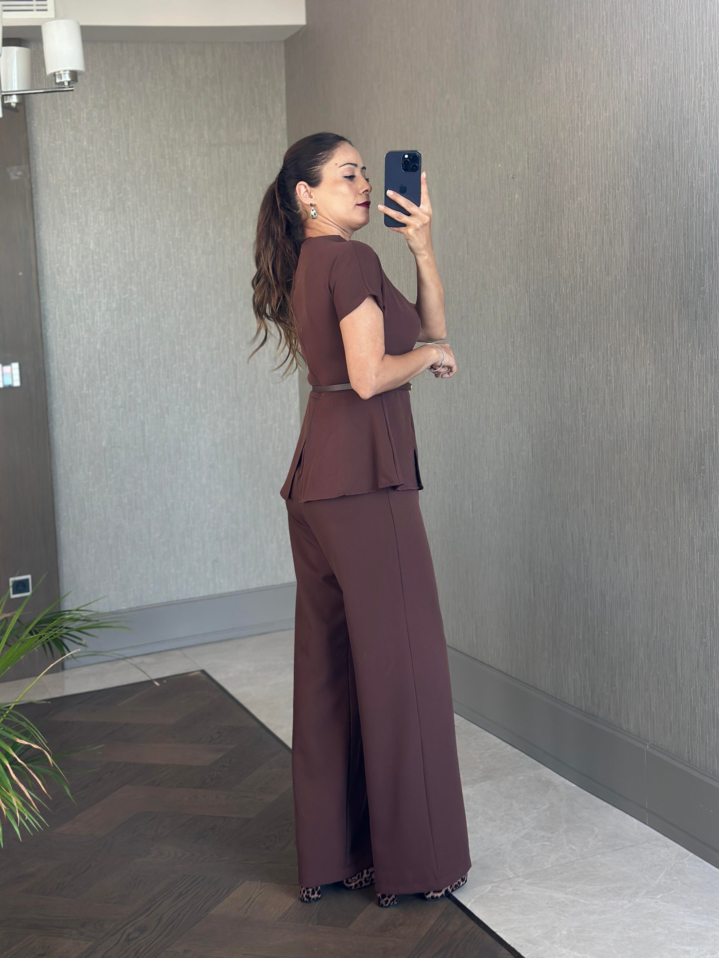 Kahverengi Kısa Kol Bisiklet Yaka Kemerli Kadın Tulum