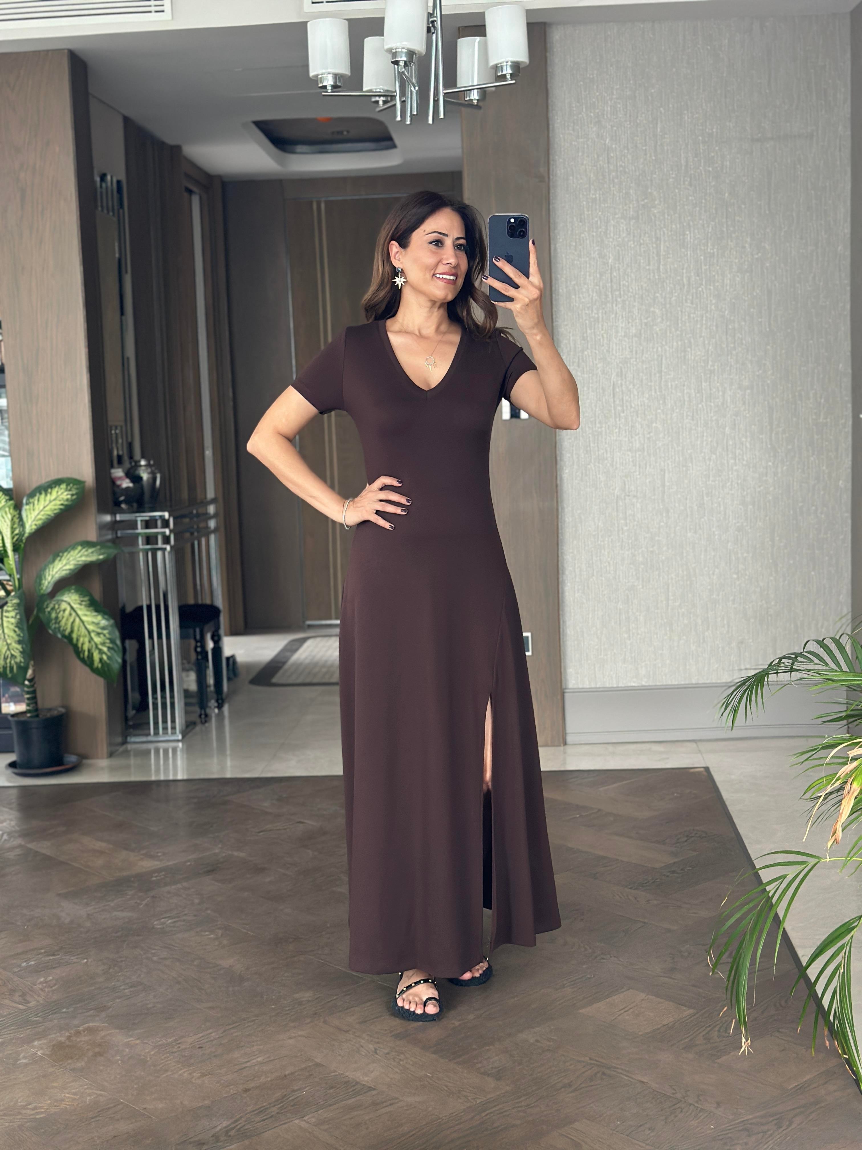 Kahverengi Kısa Kol V Yaka Önü Yırtmaçlı Modal Kadın Midi Boy Elbise 