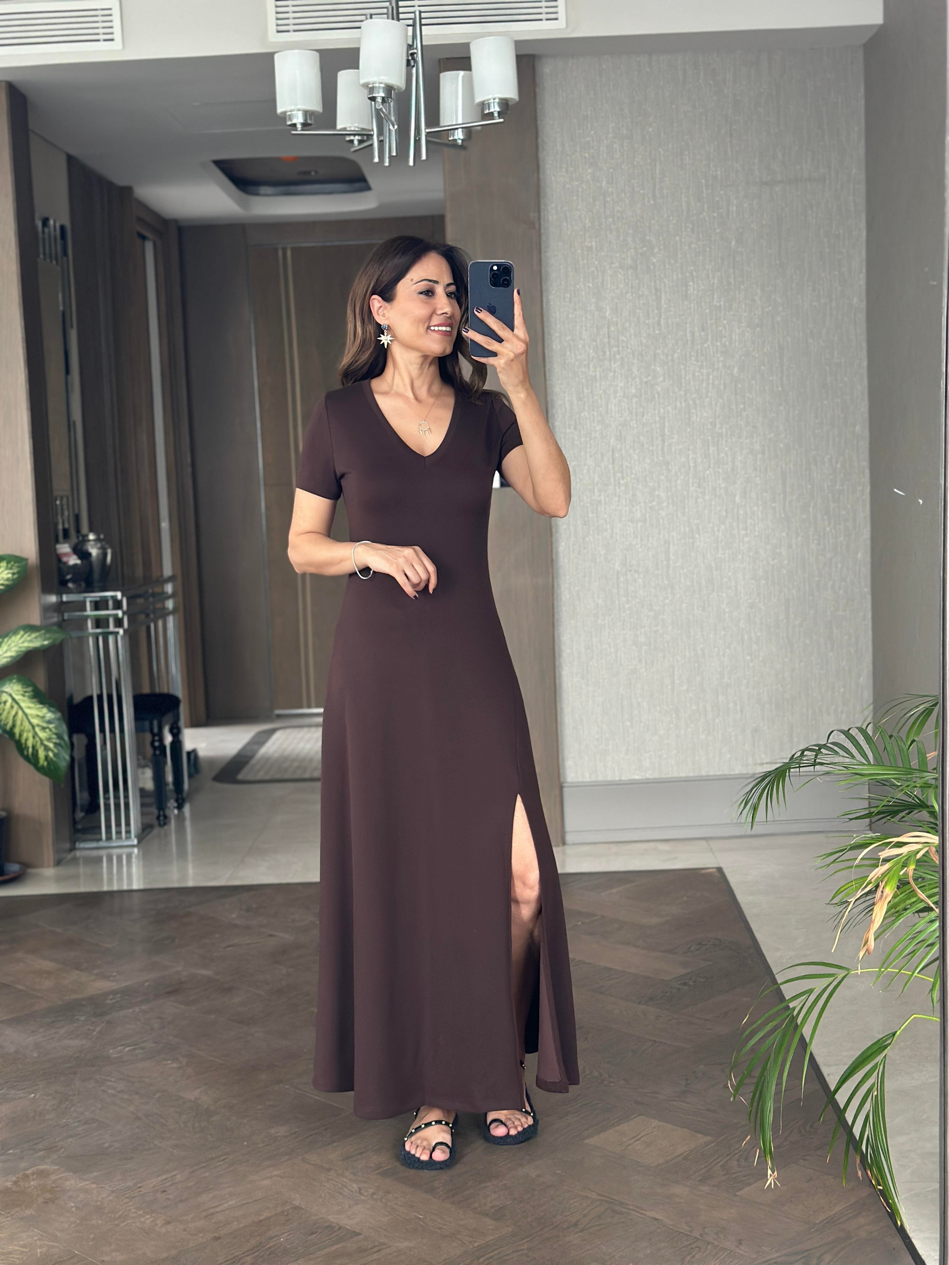 Kahverengi Kısa Kol V Yaka Önü Yırtmaçlı Modal Kadın Midi Boy Elbise 