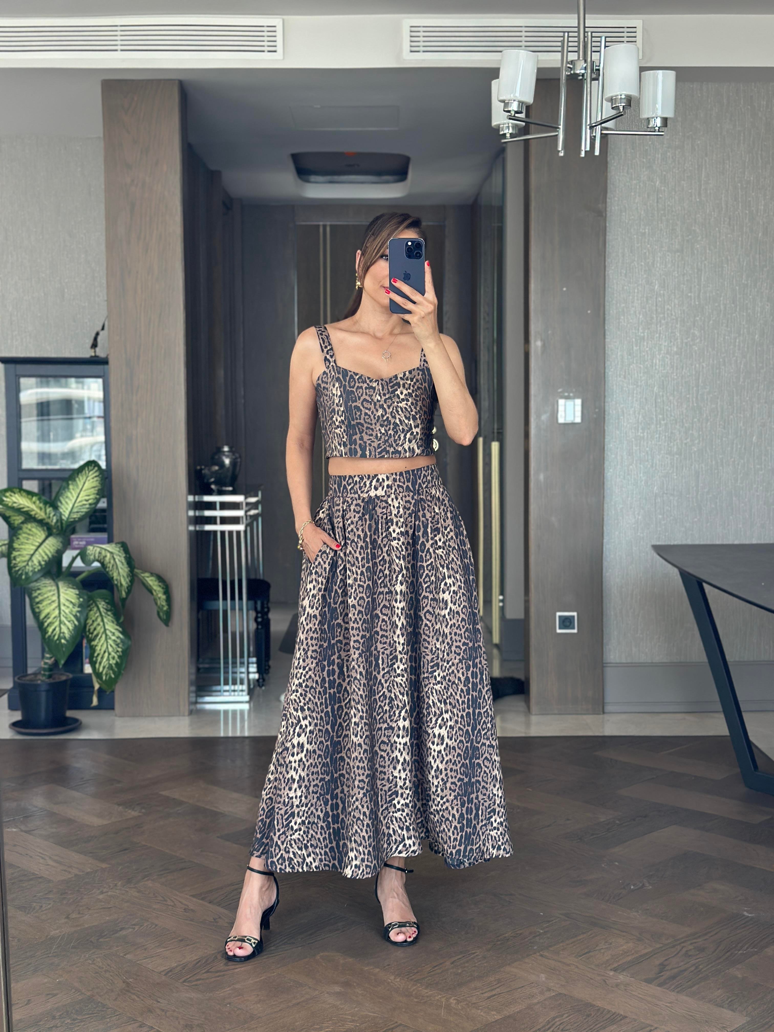 Kahverengi Leopar Arkası Gipeli Crop Bluz Etek Kadın Takım