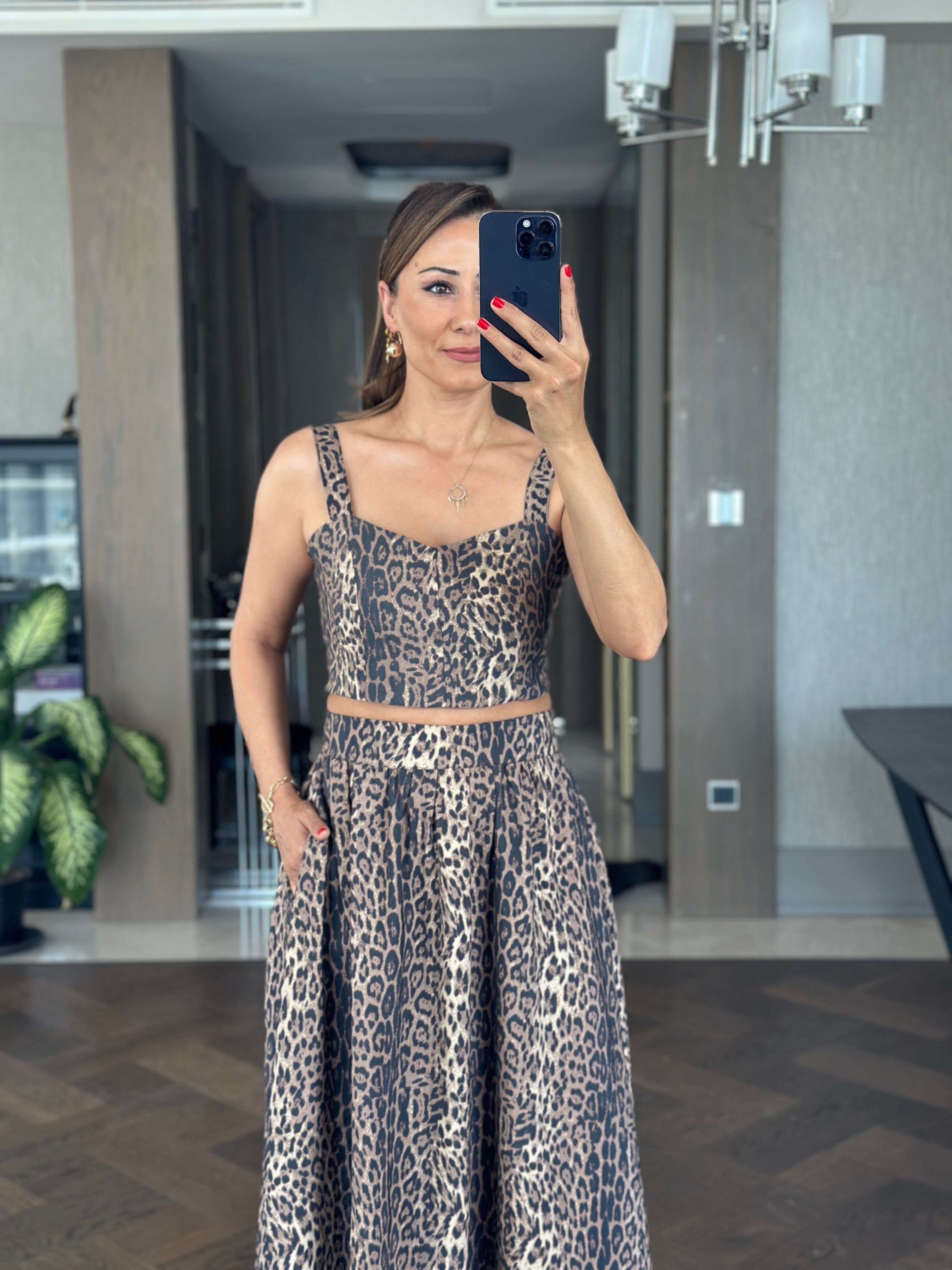 Kahverengi Leopar Arkası Gipeli Crop Bluz Etek Kadın Takım