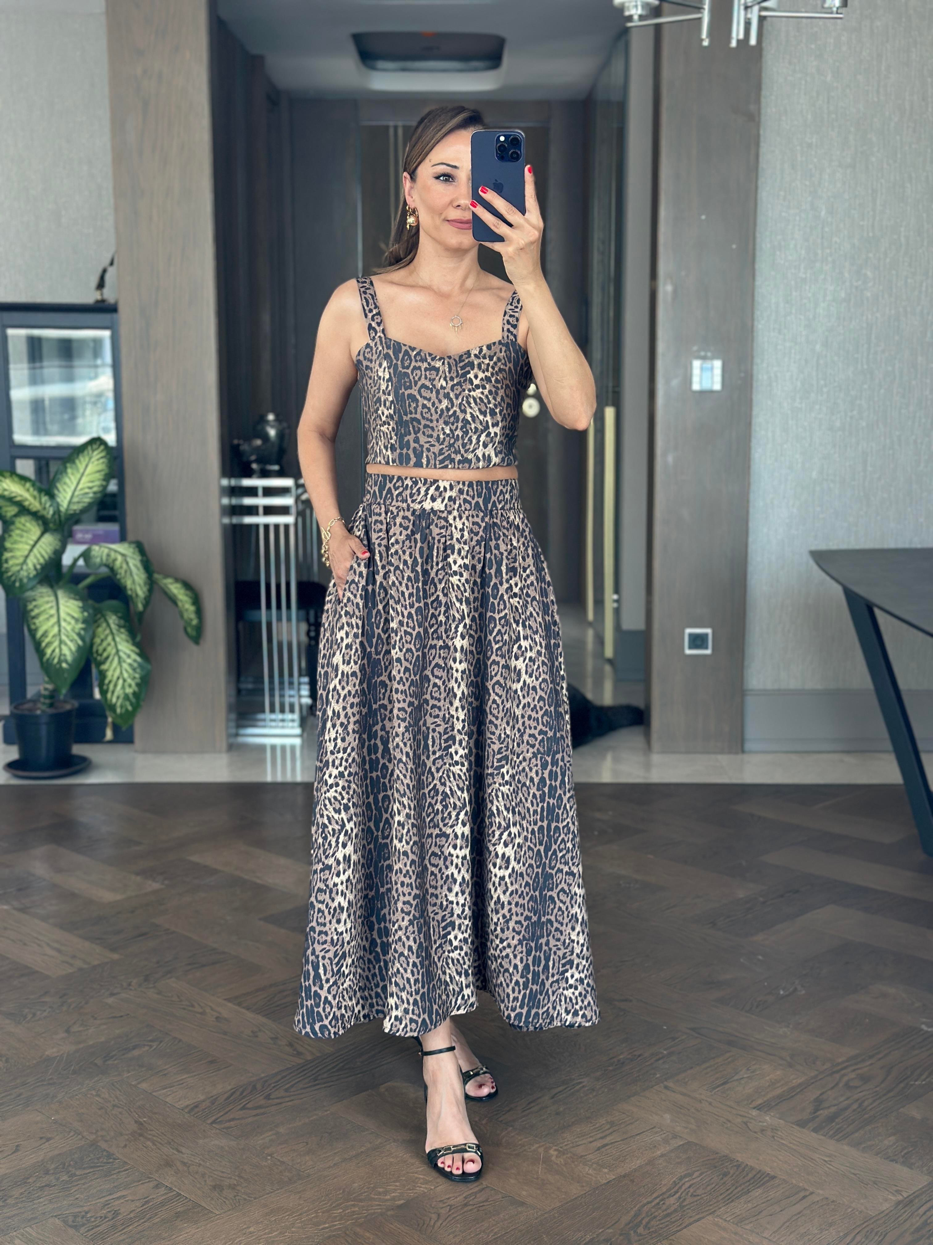 Kahverengi Leopar Arkası Gipeli Crop Bluz Etek Kadın Takım