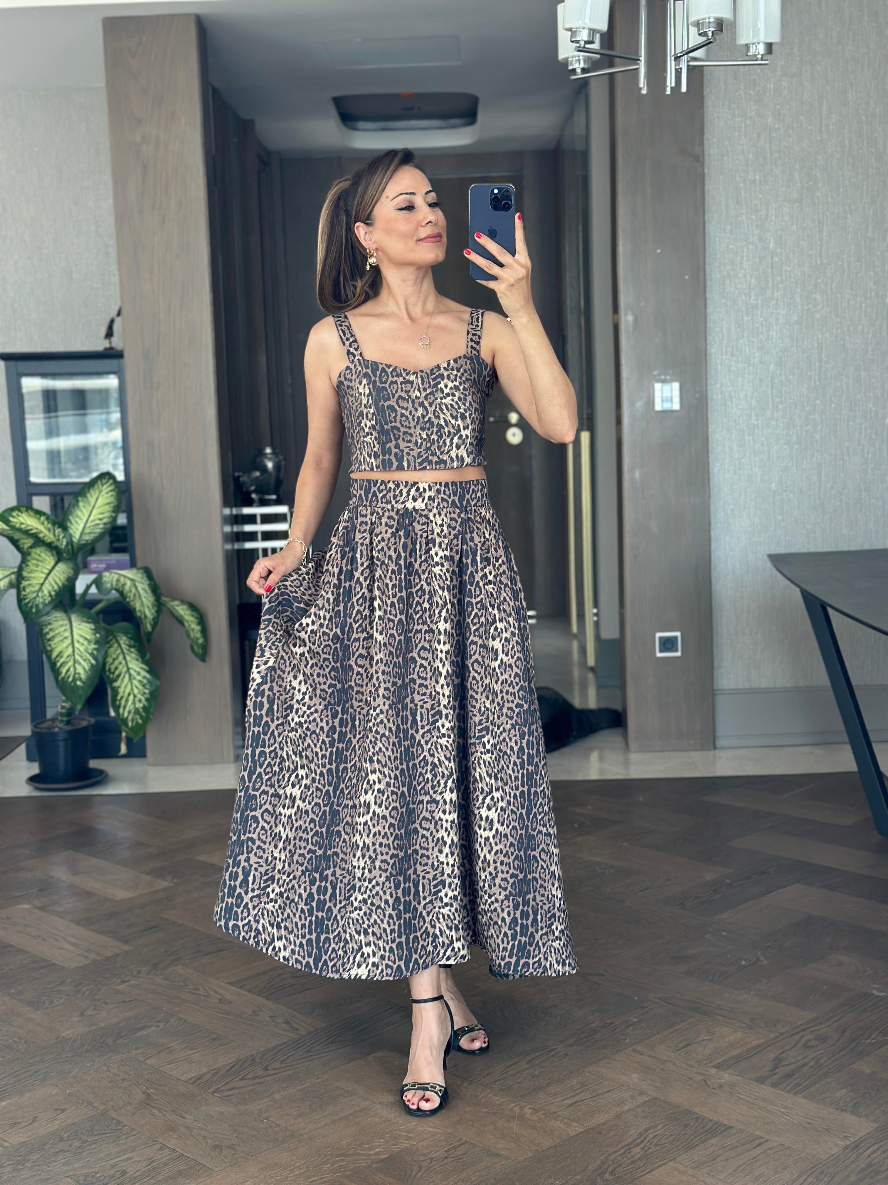 Kahverengi Leopar Arkası Gipeli Crop Bluz Etek Kadın Takım