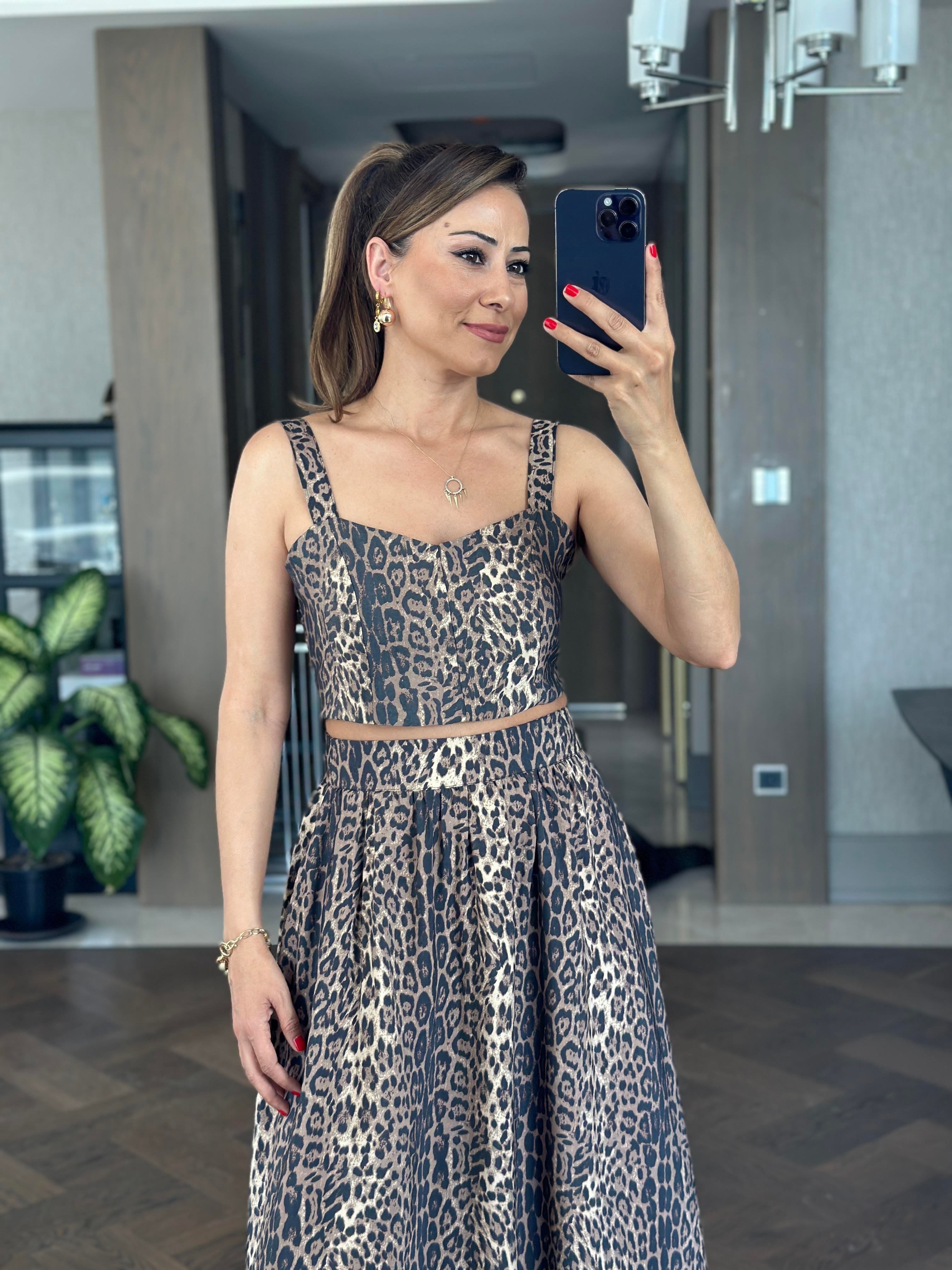 Kahverengi Leopar Arkası Gipeli Crop Bluz Etek Kadın Takım