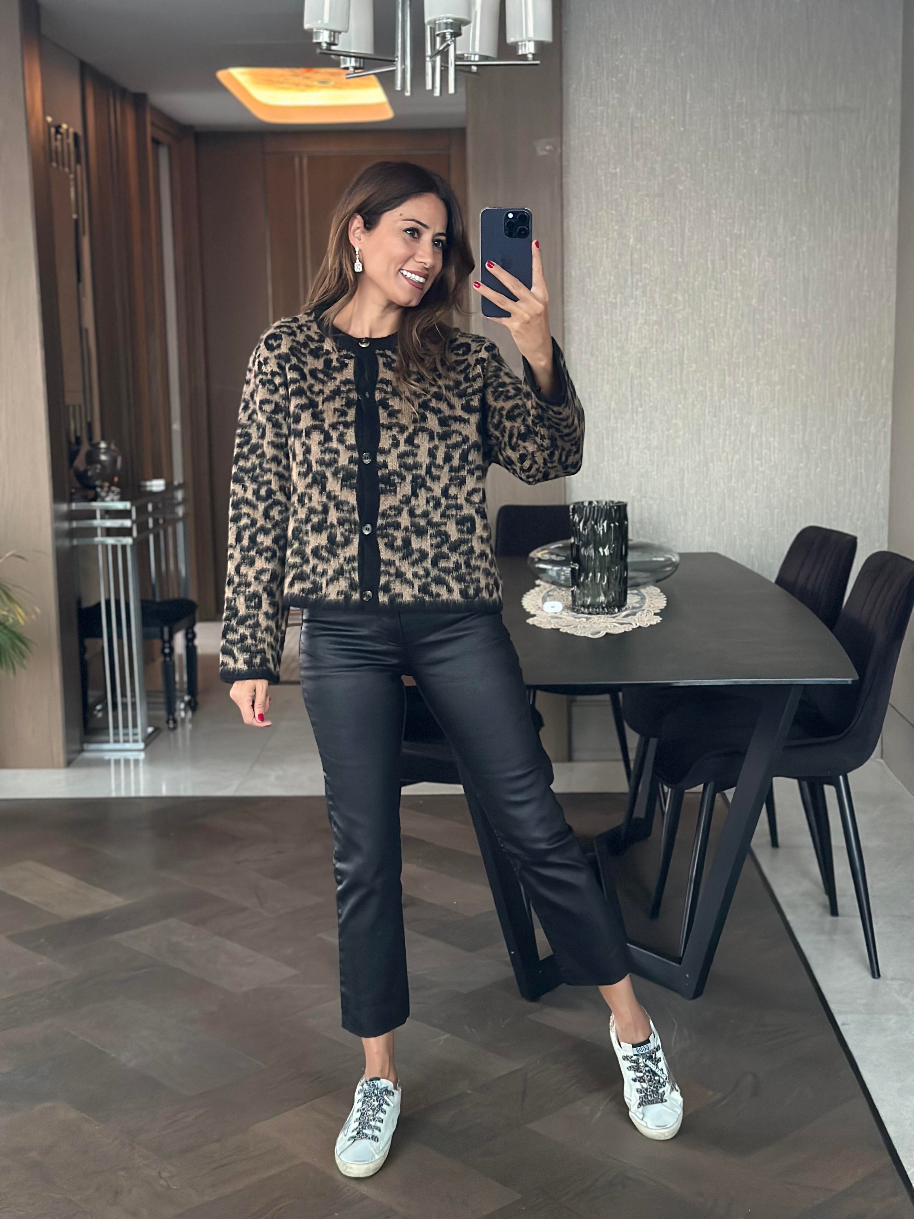 Kahverengi Leopar Desen Düğmeli Kadın Yumoş Hırka 