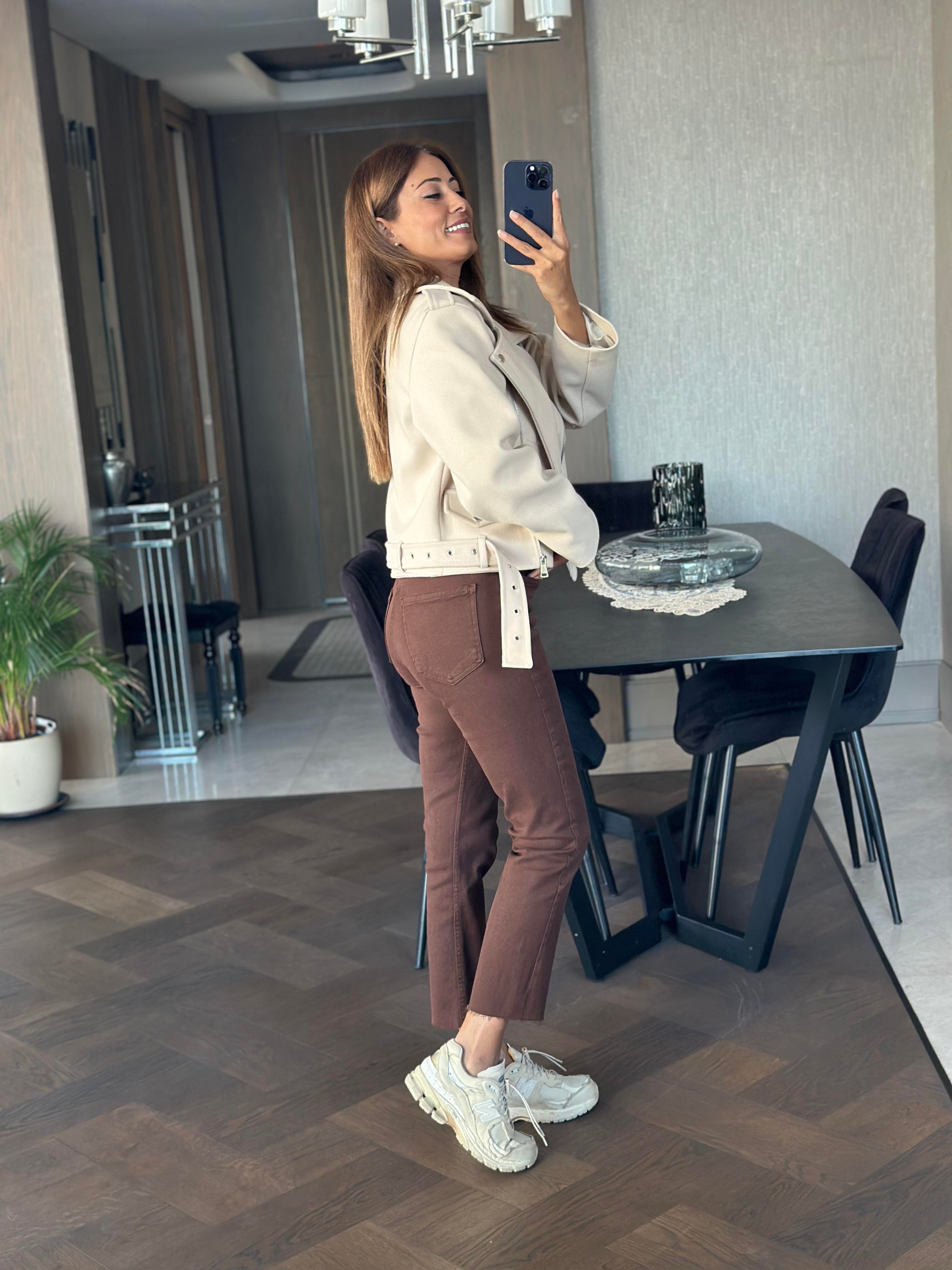 Kahverengi Marka Model Kesik Paça Boy Fit Kadın Jean Pantolon