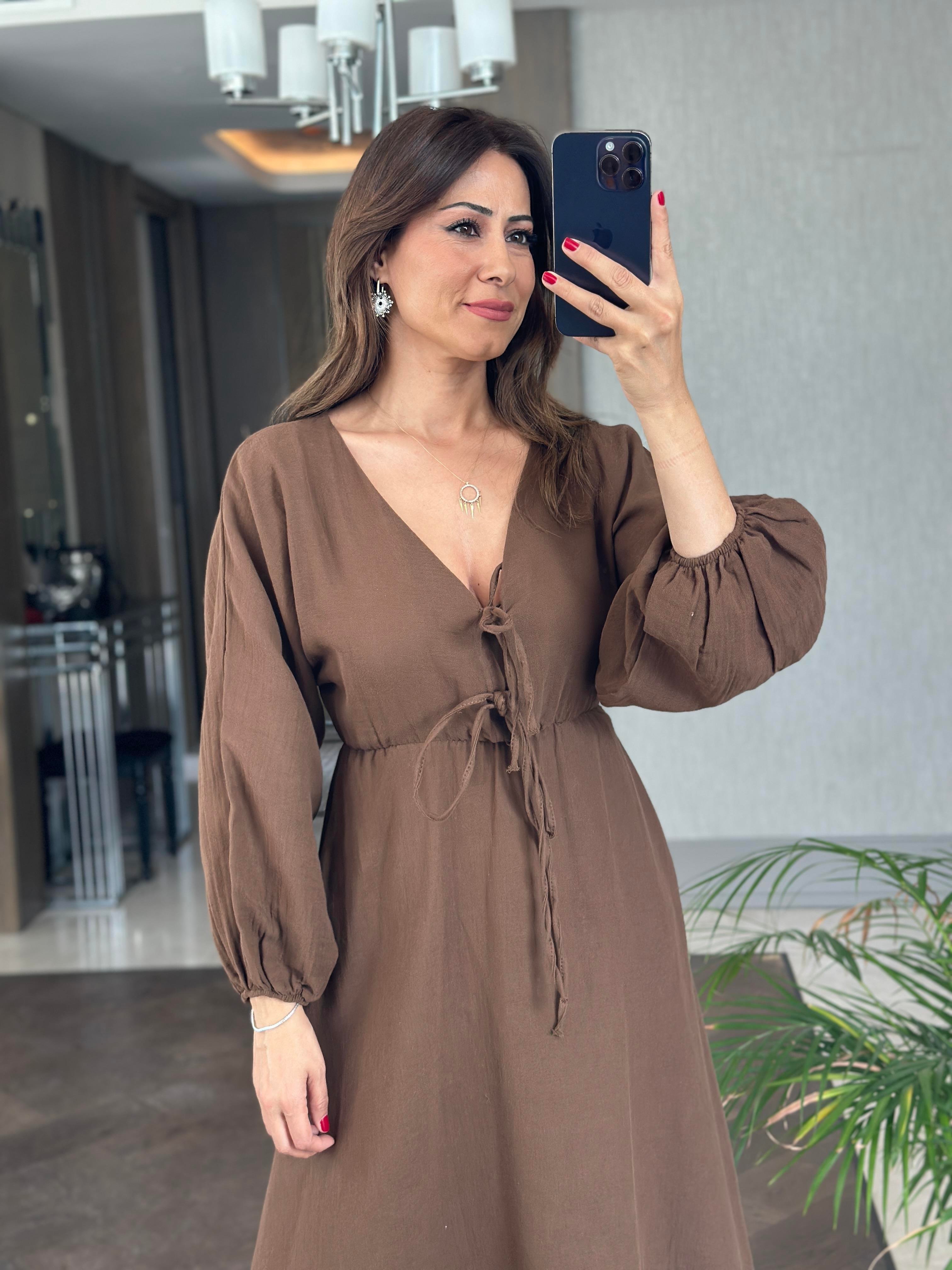 Kahverengi Müslin Önü Bağcıklı Kol Ucu Lastikli Kadın Midi Boy Elbise