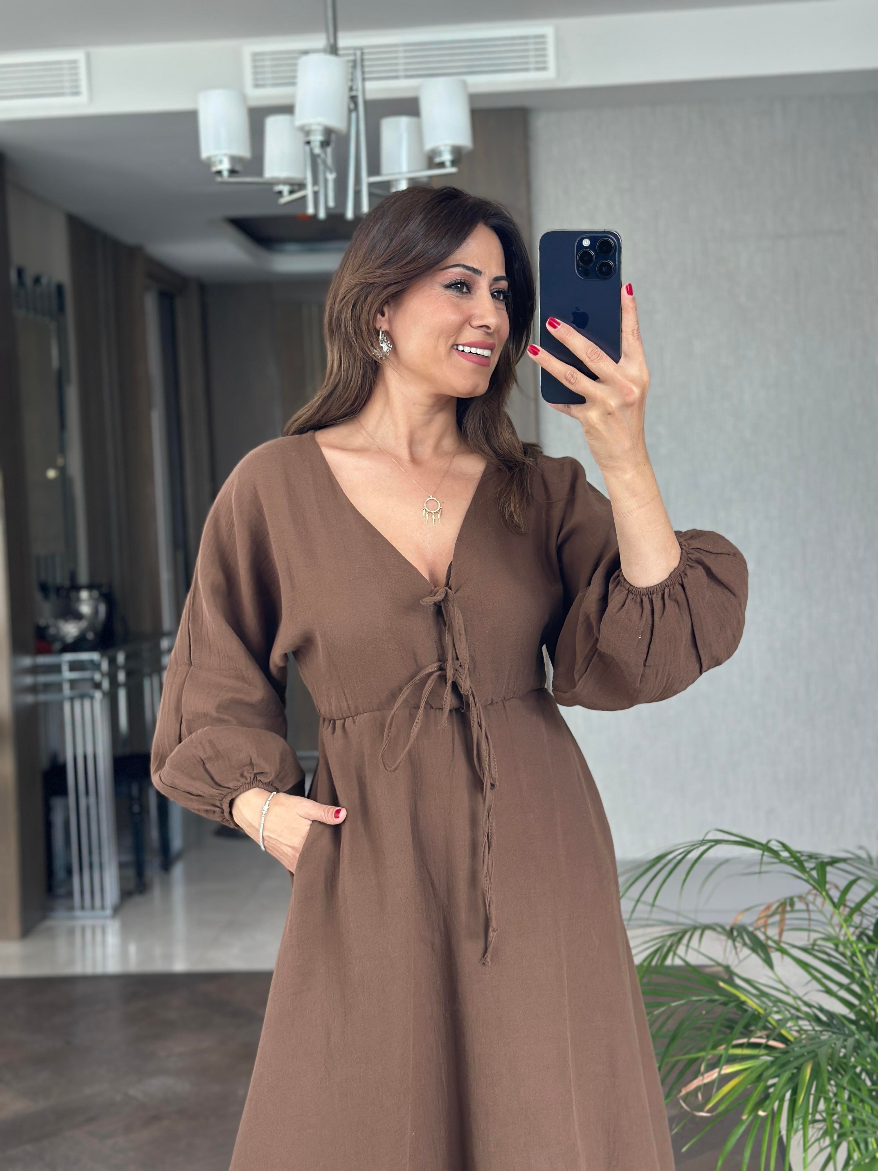 Kahverengi Müslin Önü Bağcıklı Kol Ucu Lastikli Kadın Midi Boy Elbise