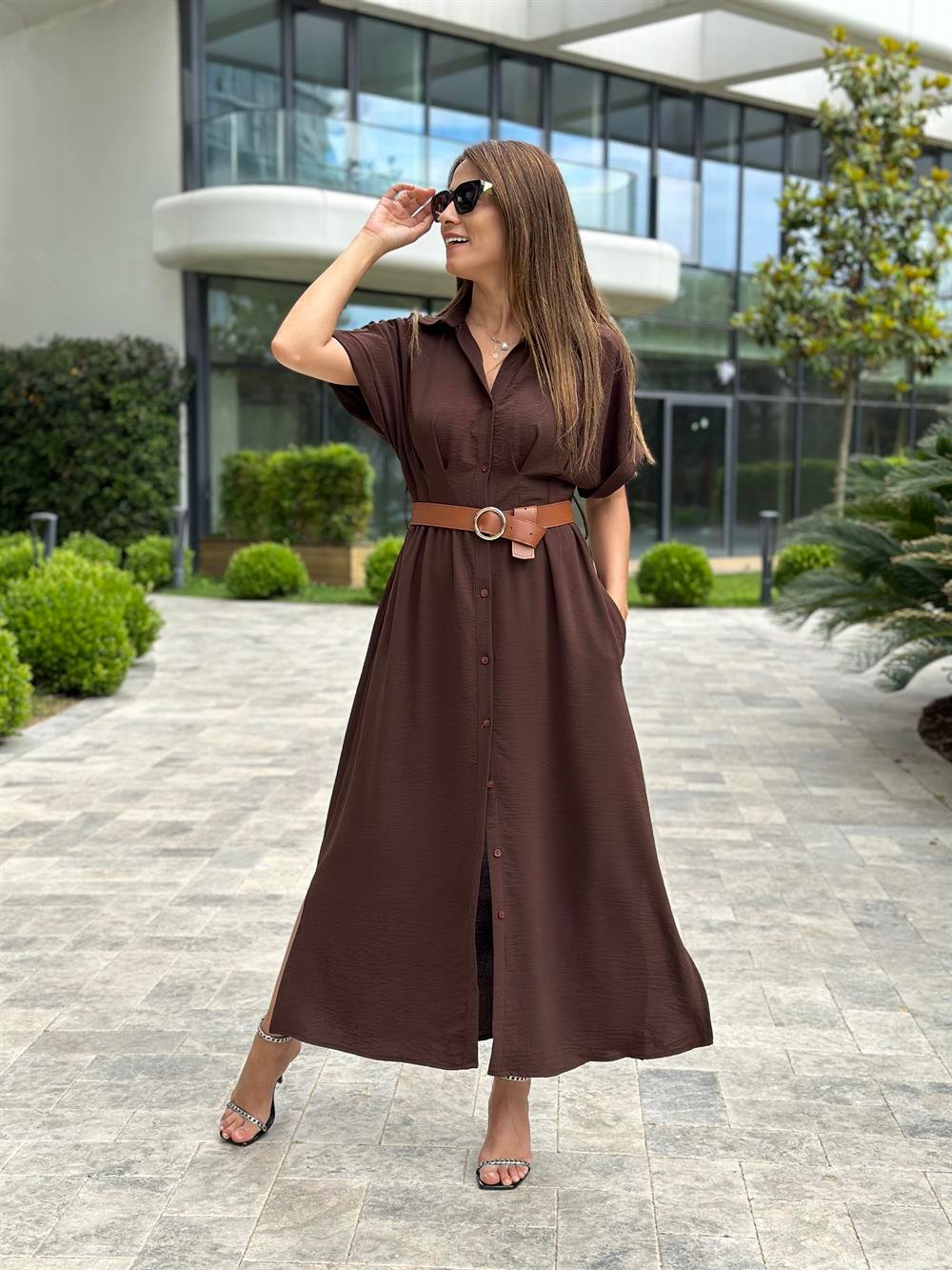 Kahverengi Ön Ve Arka Pileli Kısa Kol Kemerli Kadın Gömlek Elbise