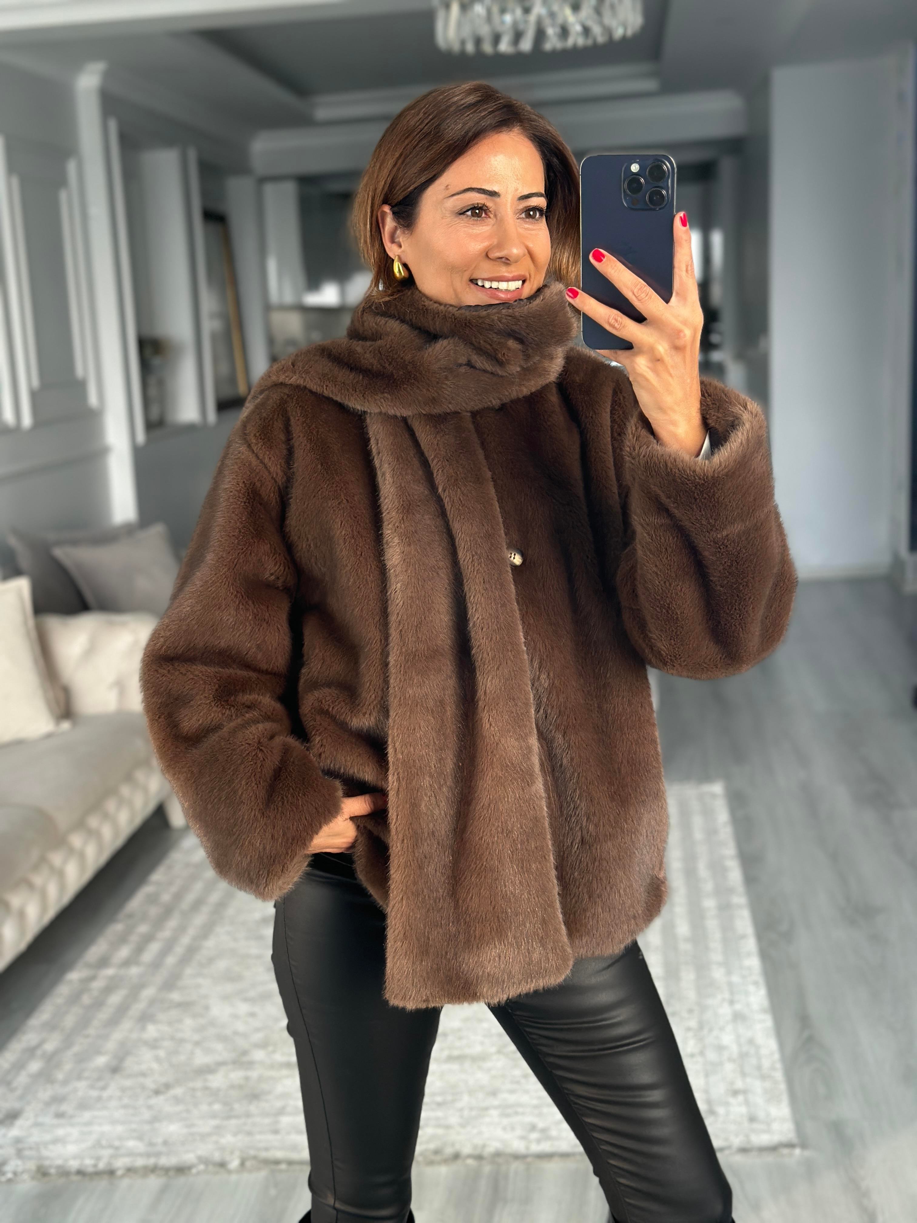 Kahverengi Önü Düğmeli Atkılı Kadın Kürk Mont