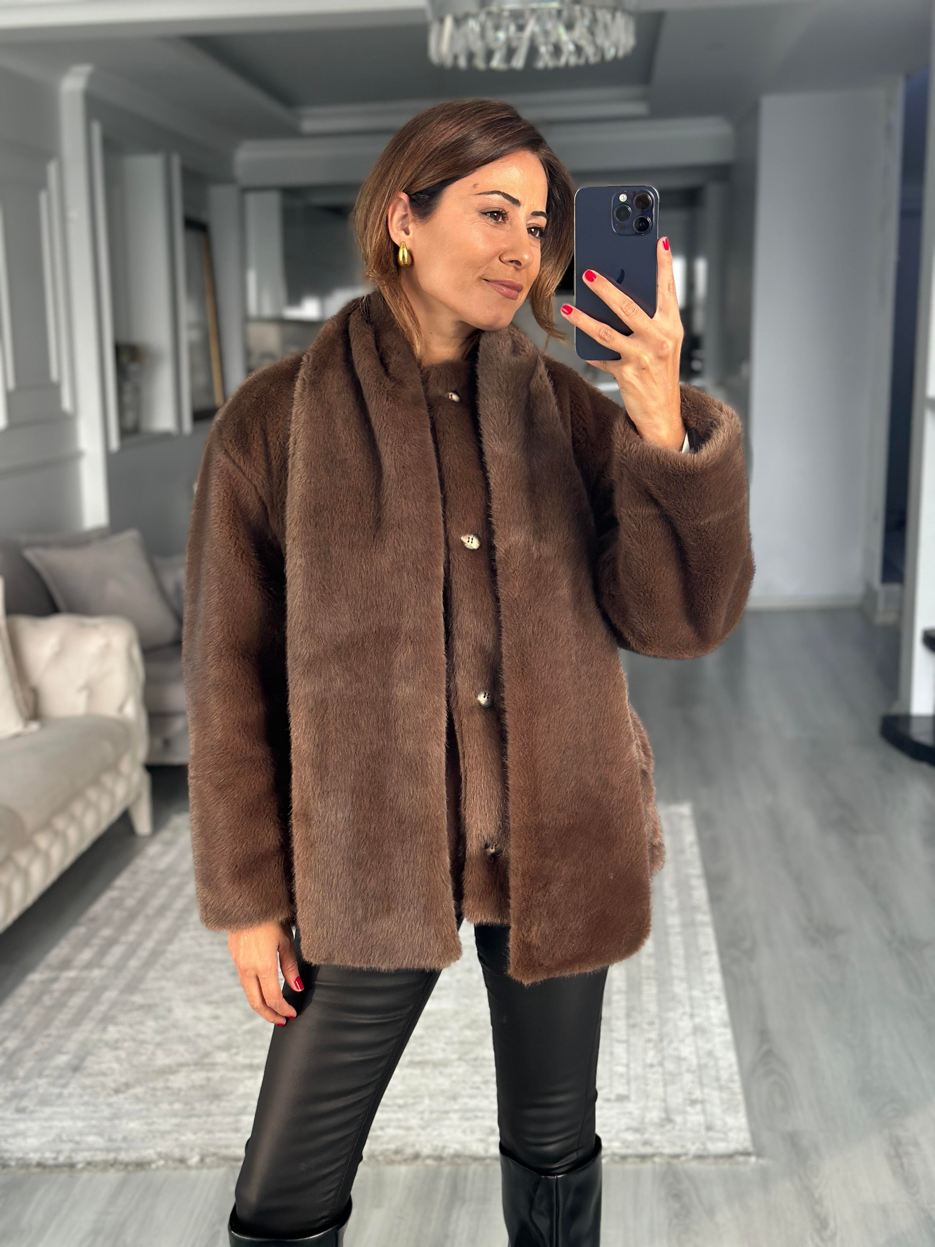 Kahverengi Önü Düğmeli Atkılı Kadın Kürk Mont