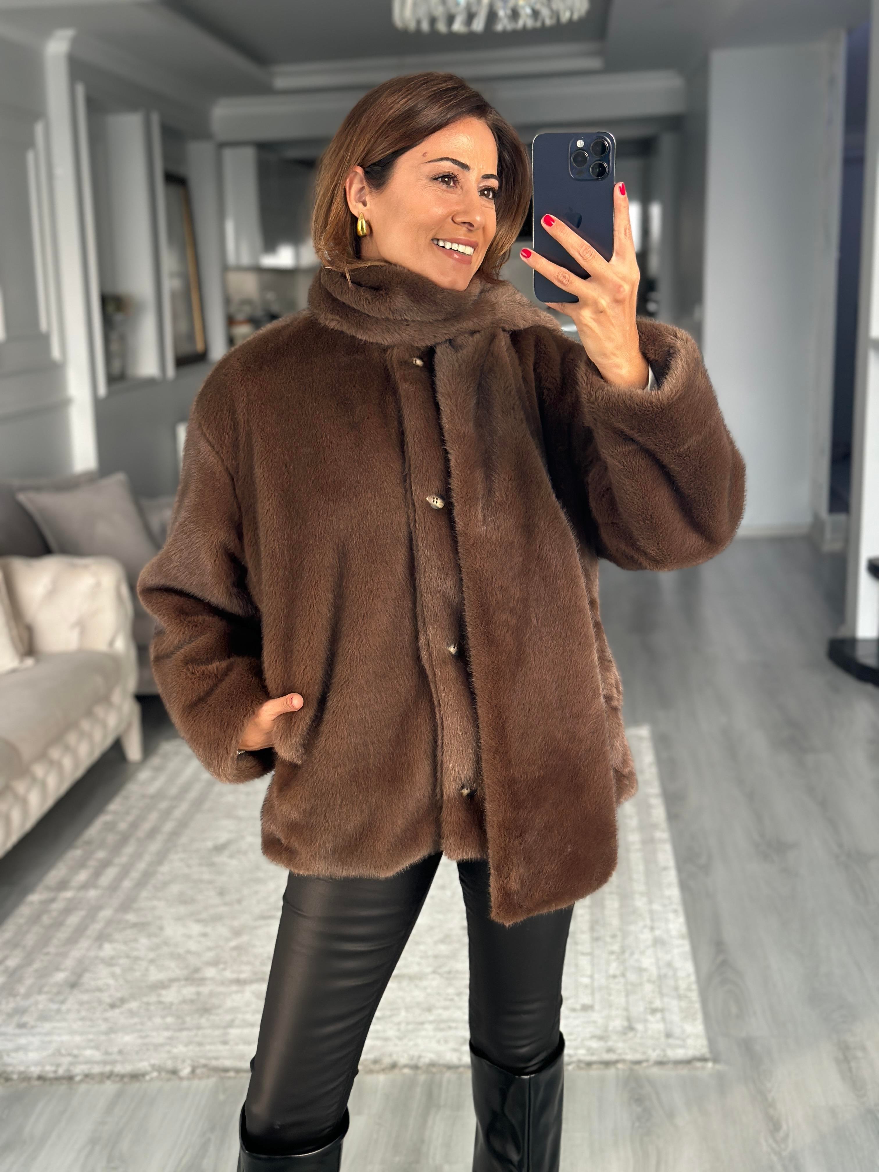 Kahverengi Önü Düğmeli Atkılı Kadın Kürk Mont