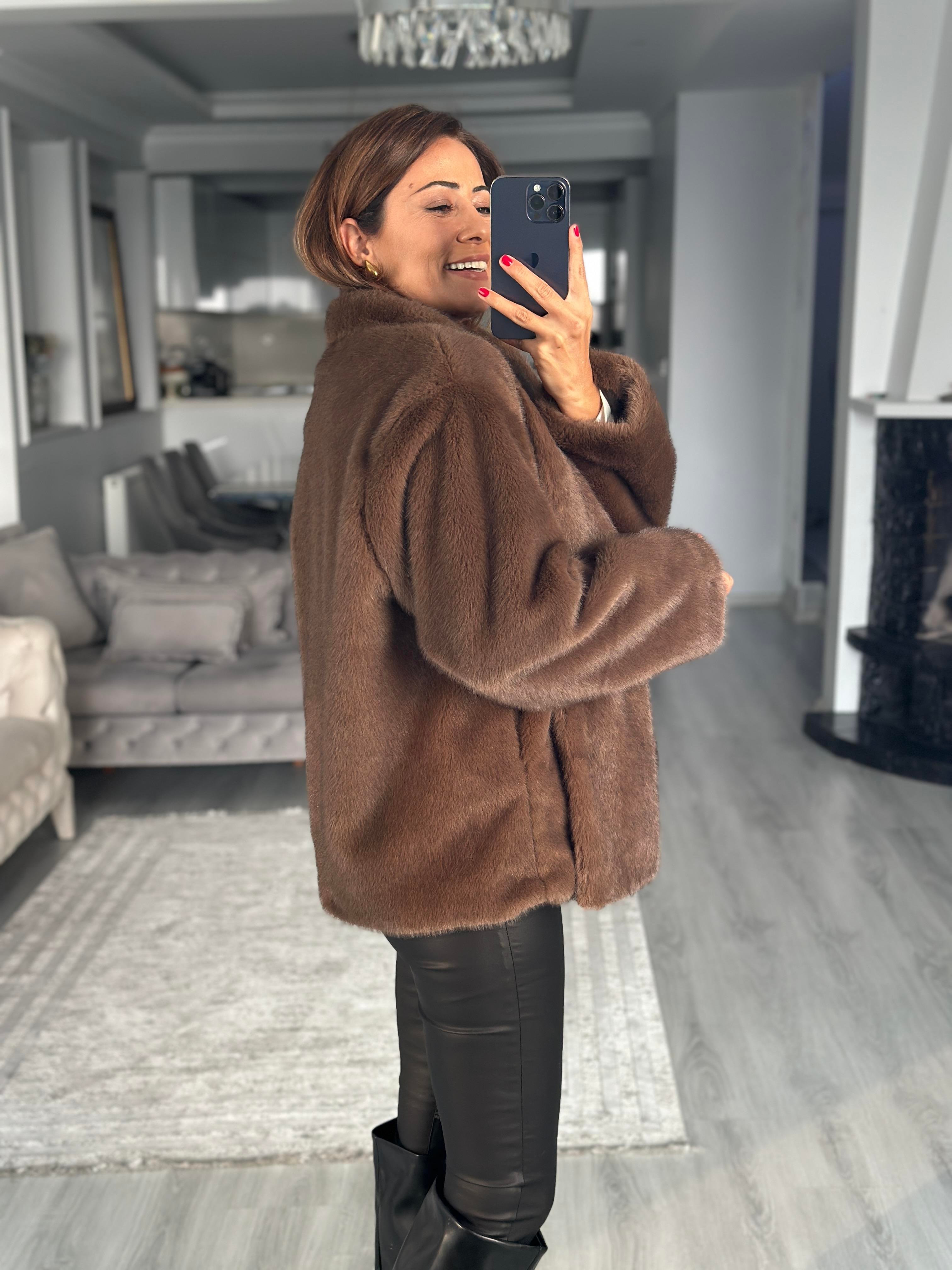 Kahverengi Önü Düğmeli Atkılı Kadın Kürk Mont