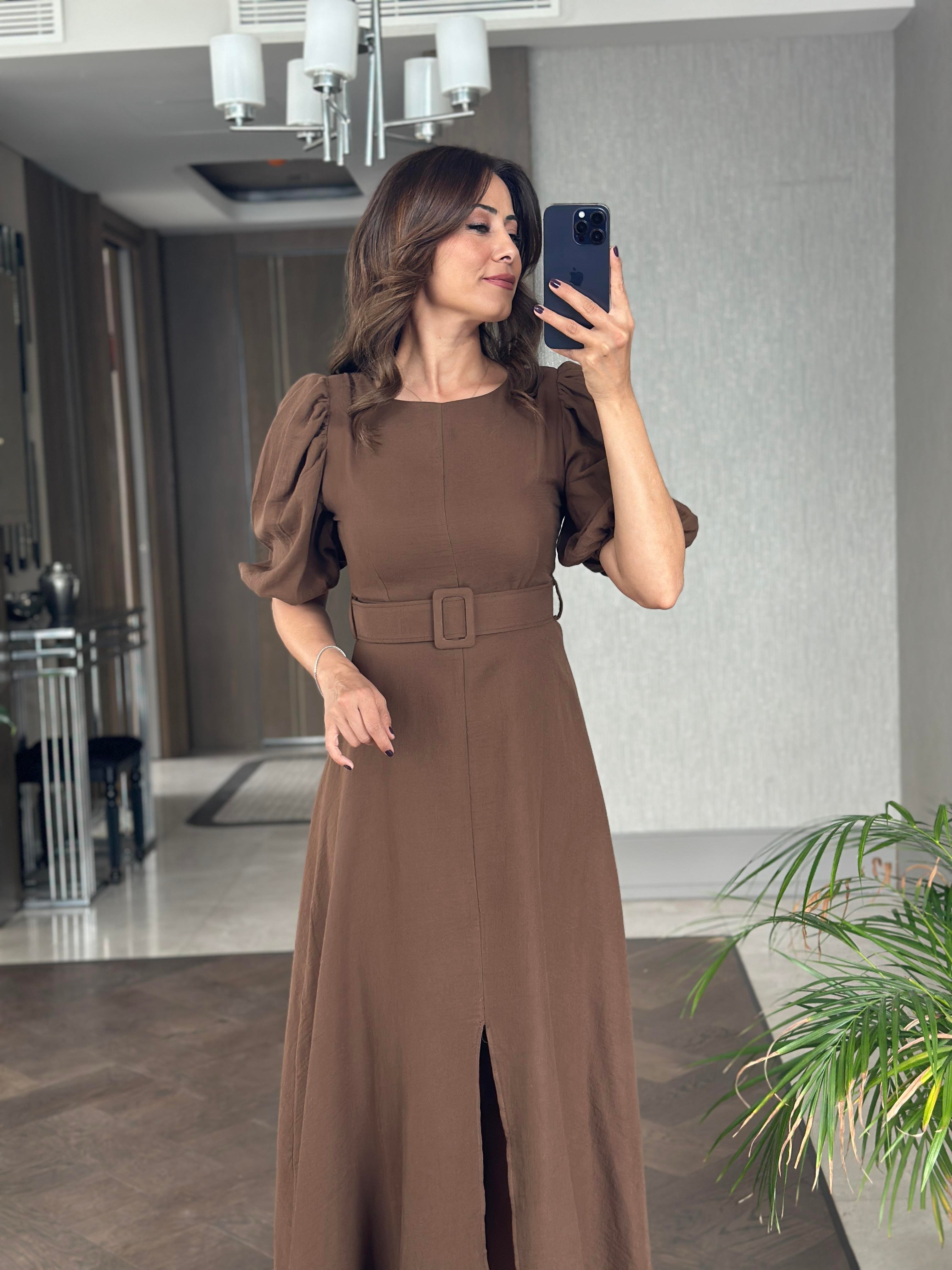 Kahverengi Prenses Kol Vatkalı Kemerli Müslin Kumaş Kadın Midi Boy Elbise