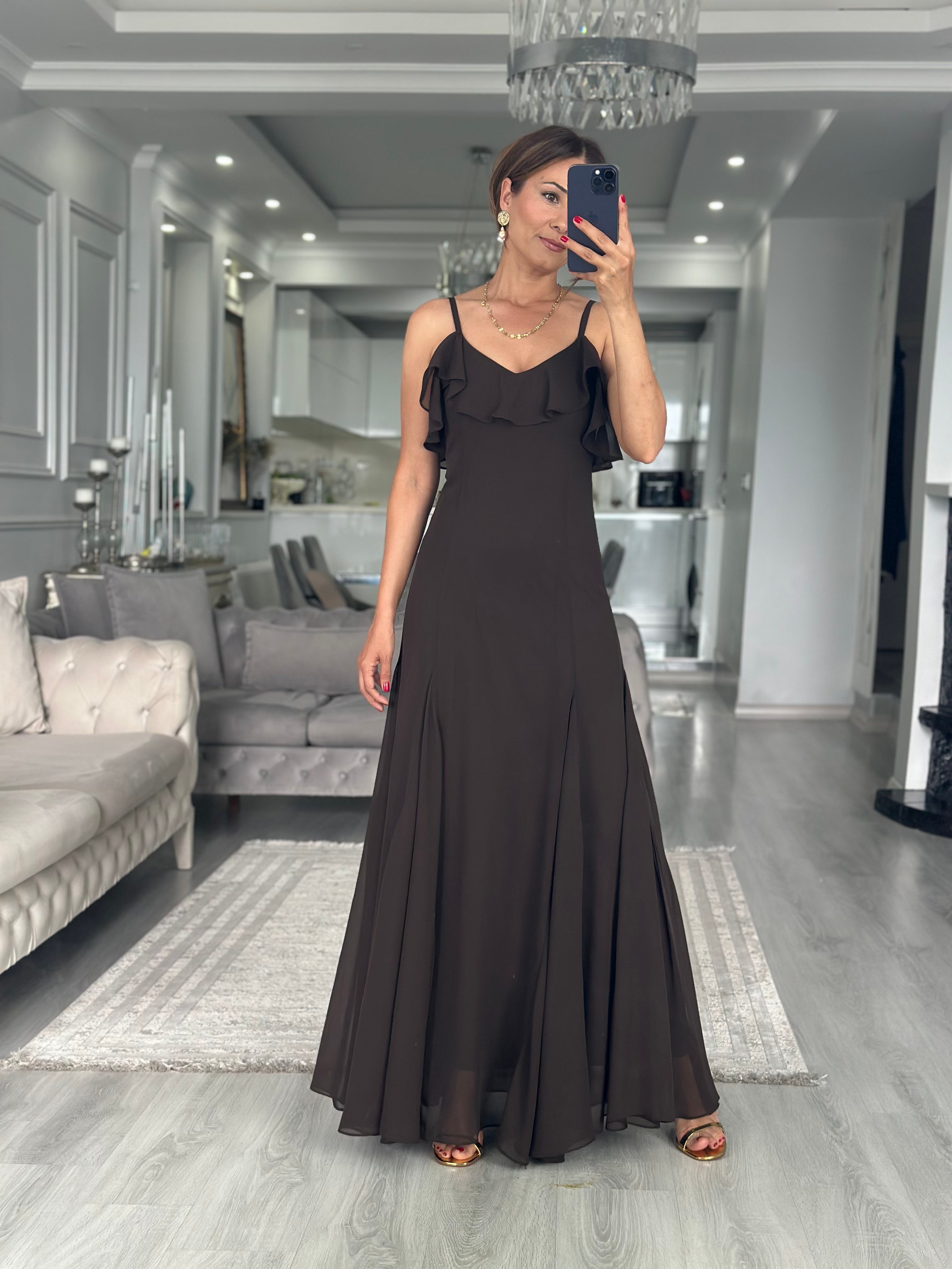 Kahverengi Şifon Fırfır Detaylı Askılı Maxi Boy Kadın Elbise