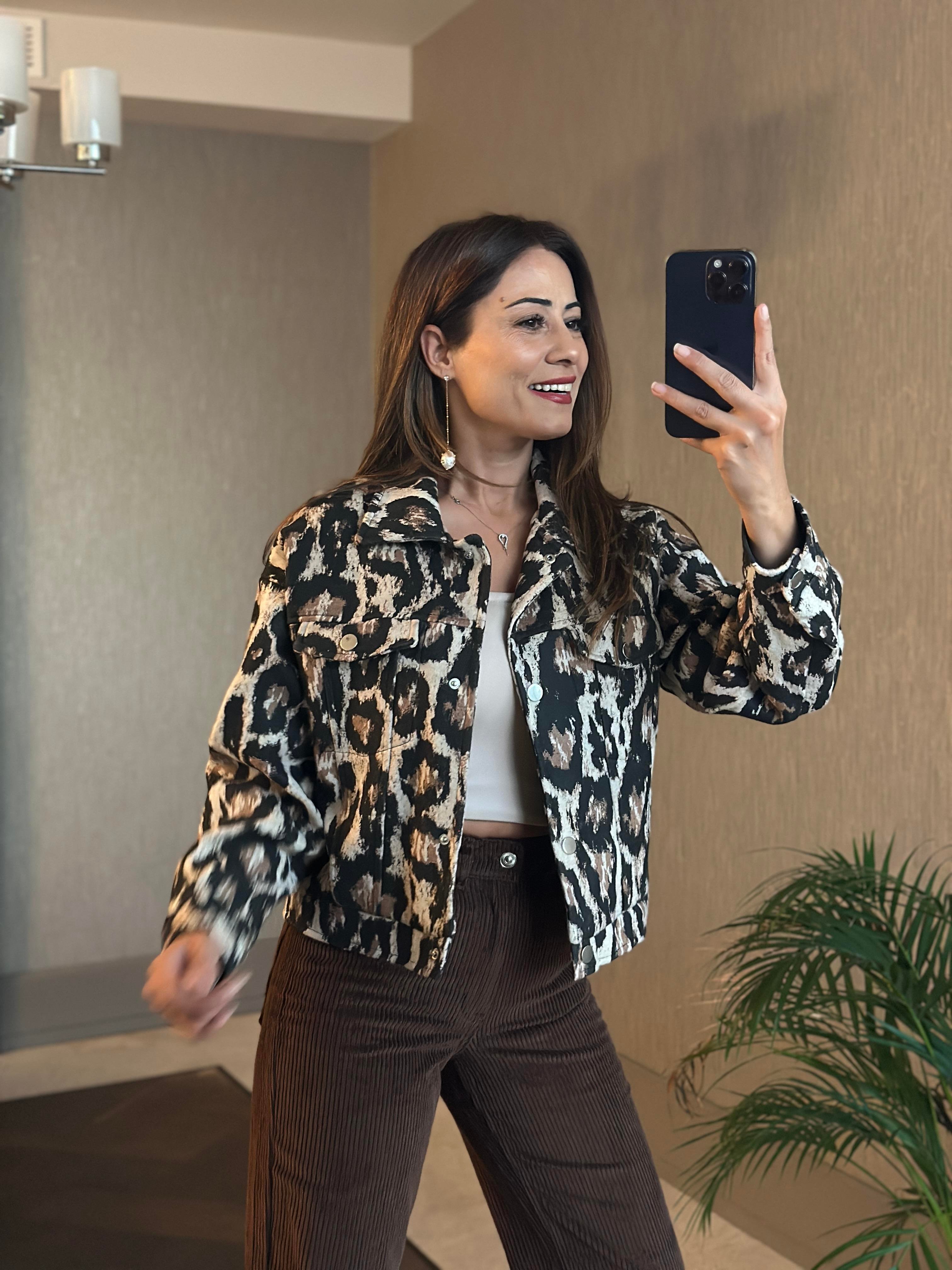 Kahverengi Siyah Leopar Desenli Çıtçıt Düğmeli Kadın Kaşe Ceket