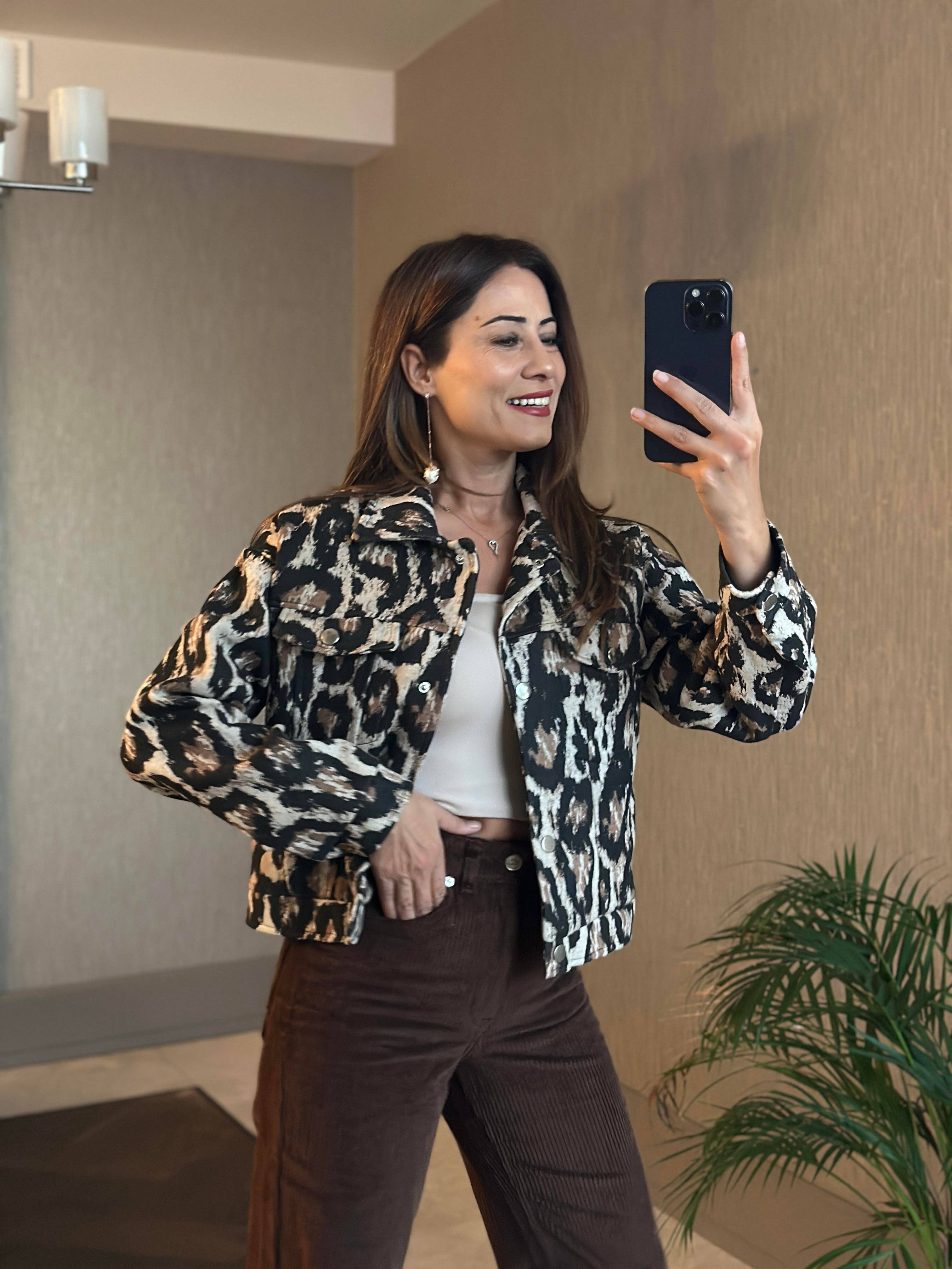 Kahverengi Siyah Leopar Desenli Çıtçıt Düğmeli Kadın Kaşe Ceket